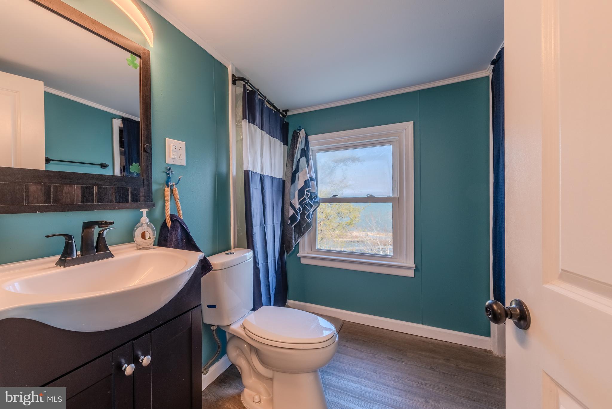 HOLLYWOOD SHORES - Residential