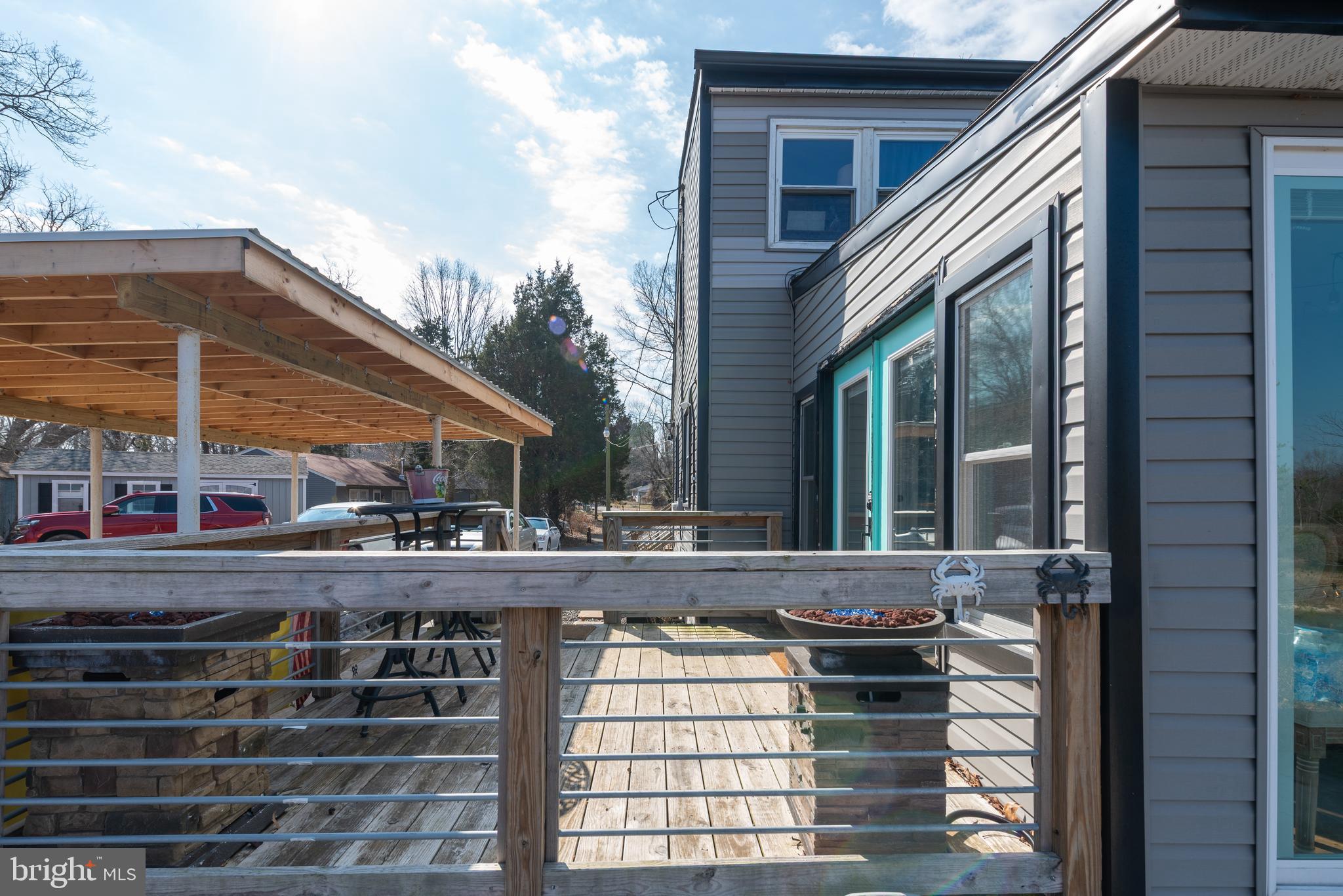 HOLLYWOOD SHORES - Residential