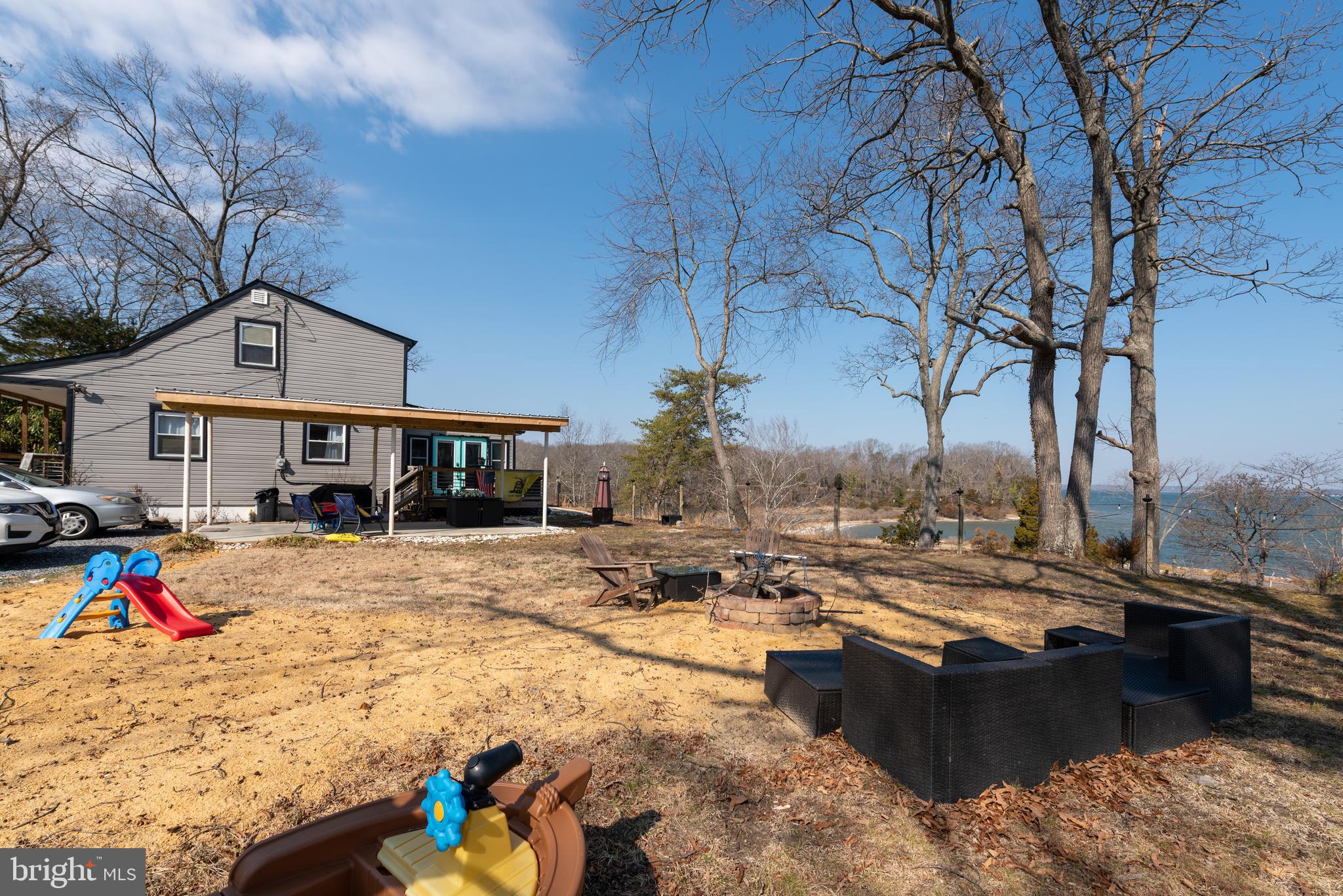 HOLLYWOOD SHORES - Residential