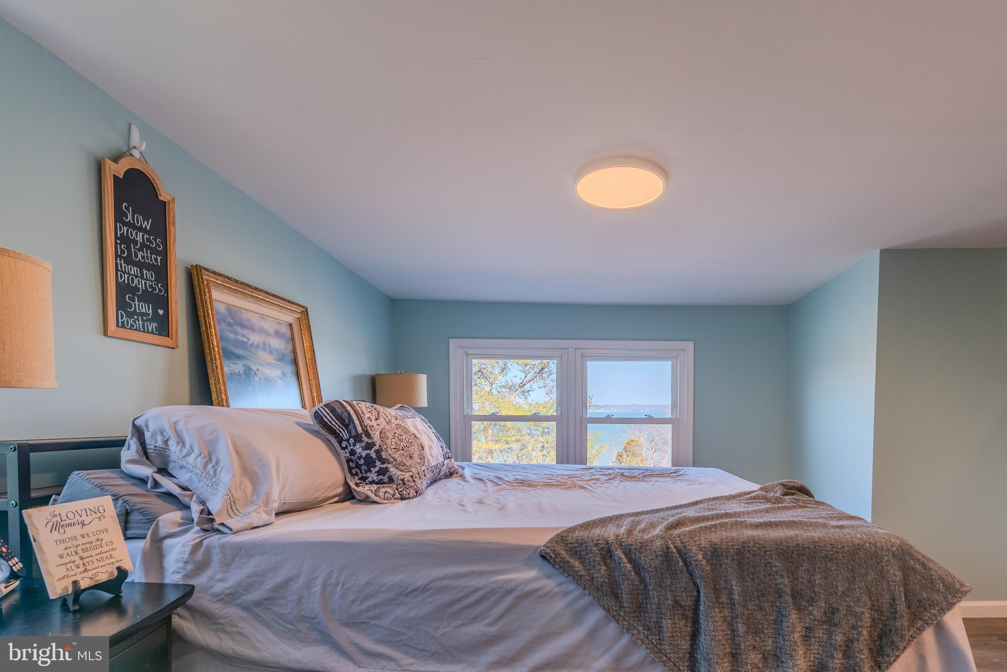 HOLLYWOOD SHORES - Residential