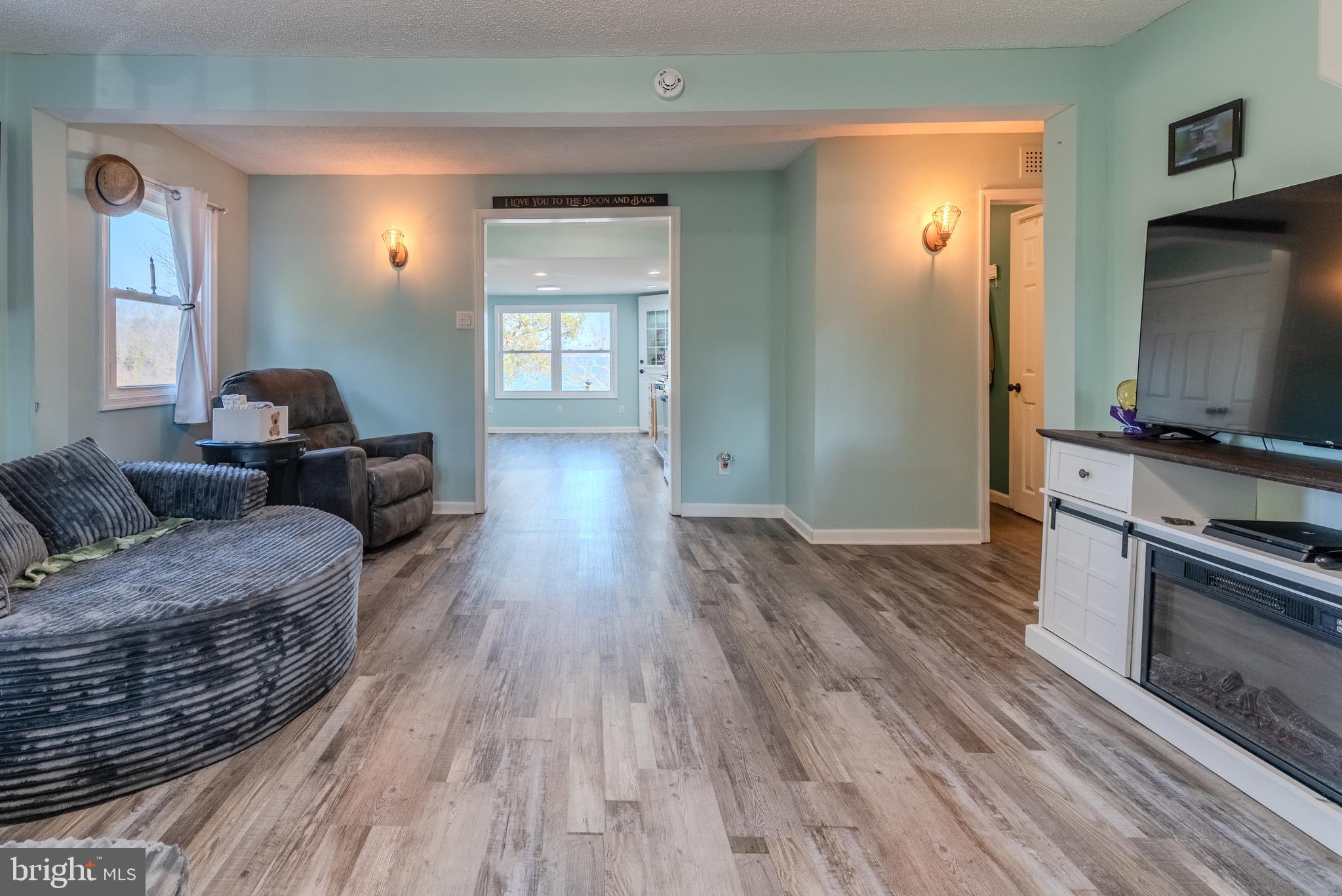 HOLLYWOOD SHORES - Residential