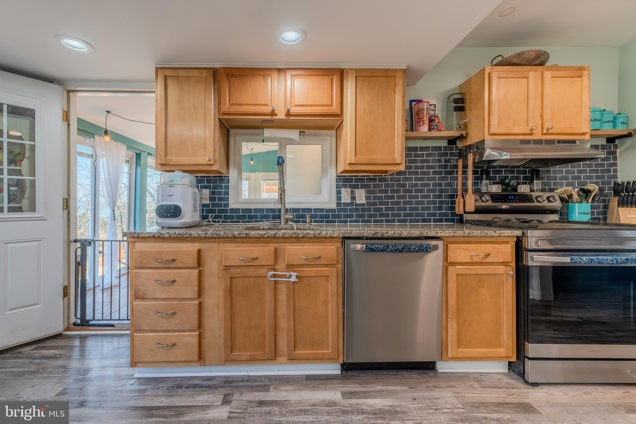 HOLLYWOOD SHORES - Residential