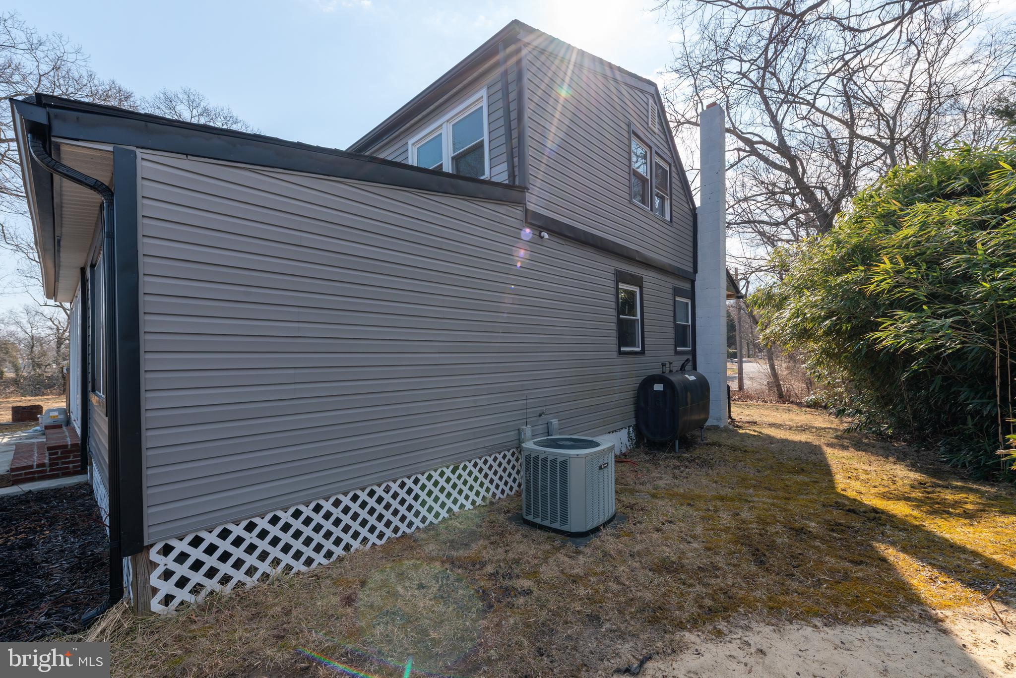 HOLLYWOOD SHORES - Residential