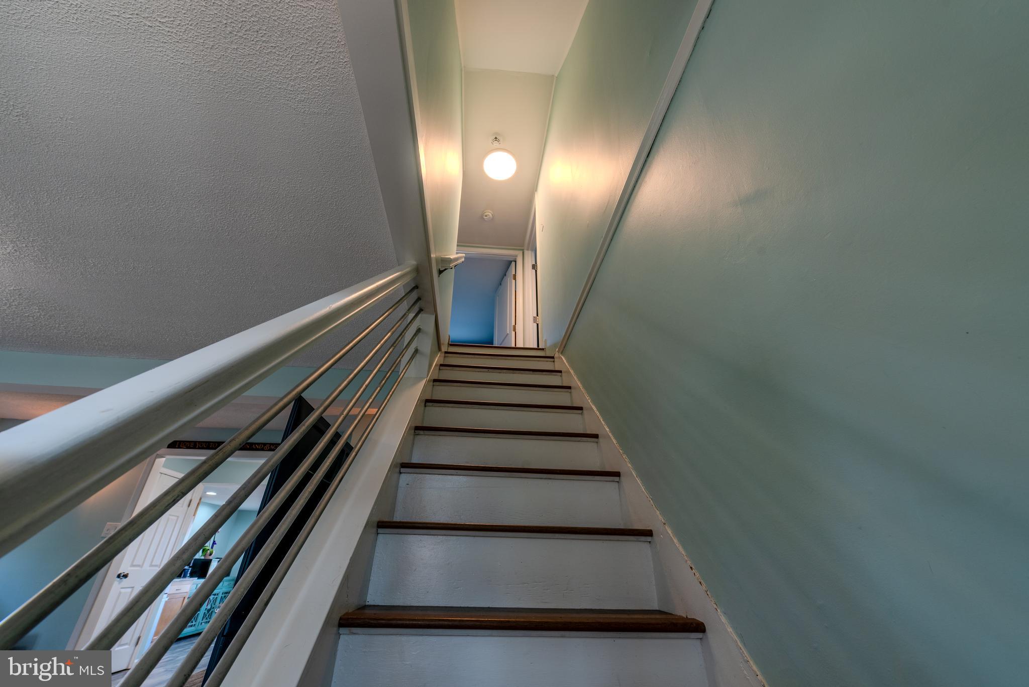 HOLLYWOOD SHORES - Residential