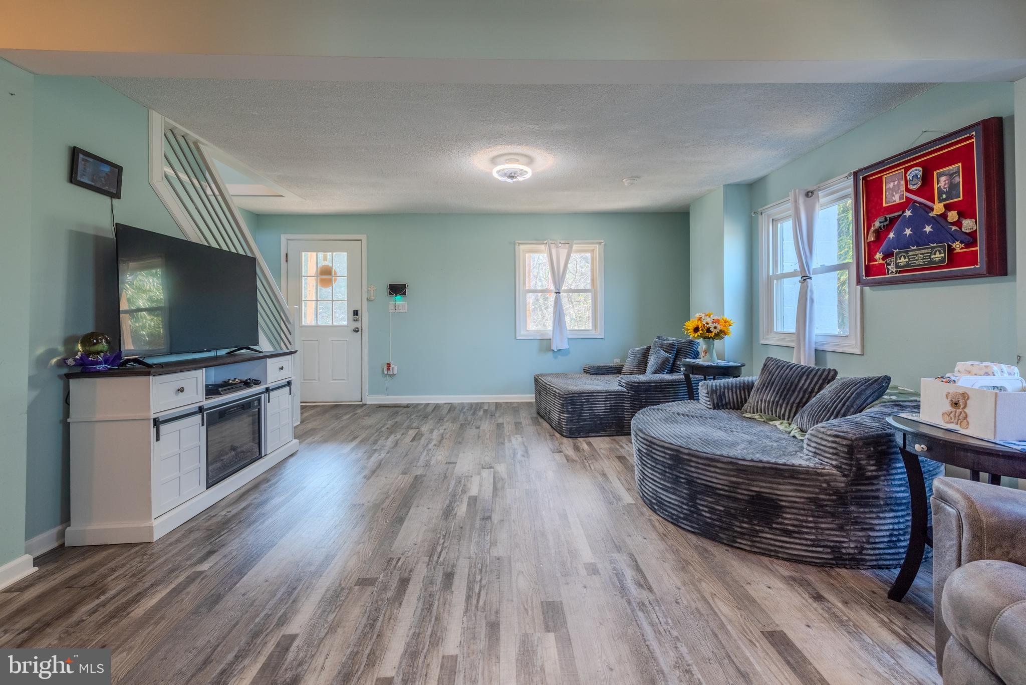 HOLLYWOOD SHORES - Residential