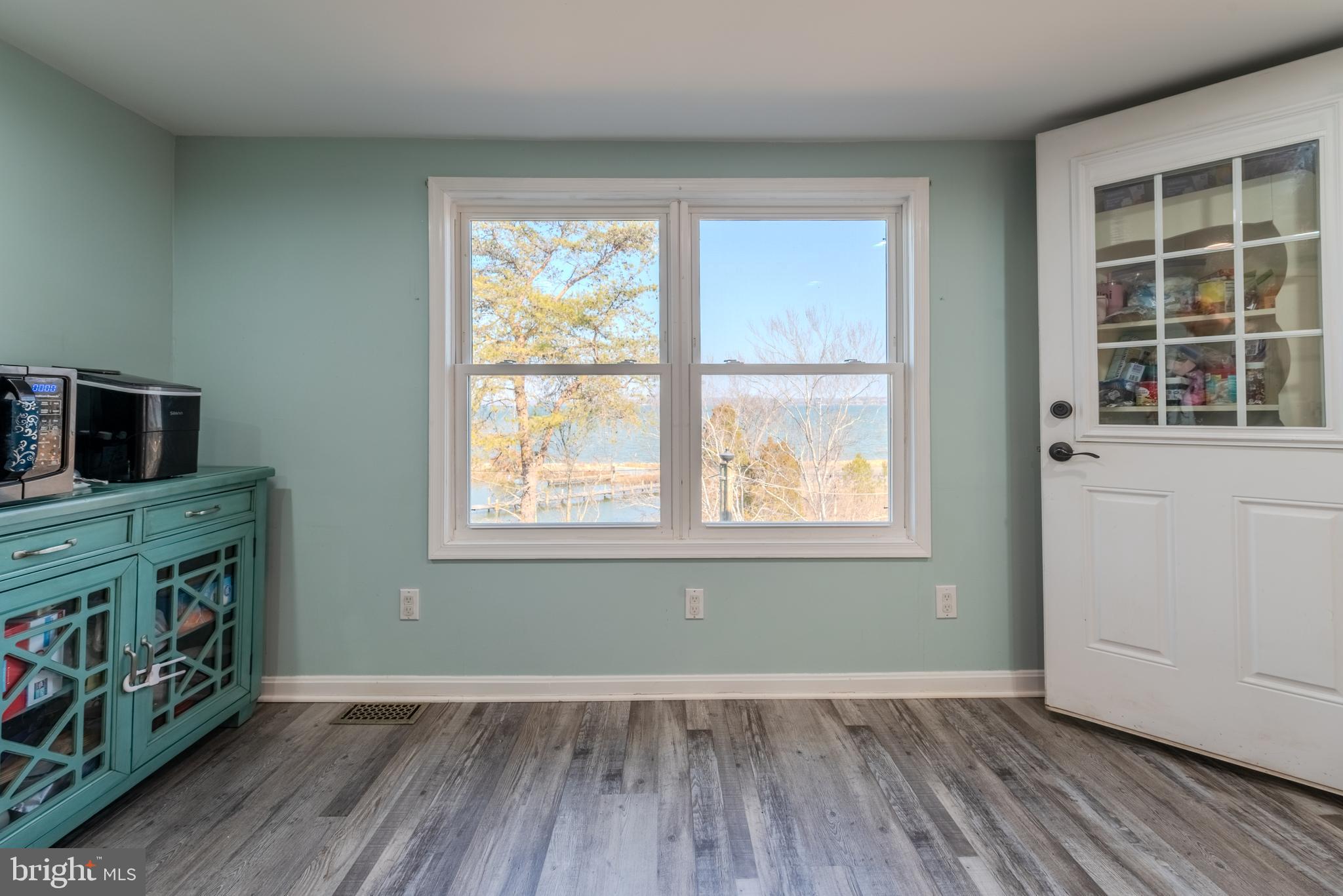 HOLLYWOOD SHORES - Residential