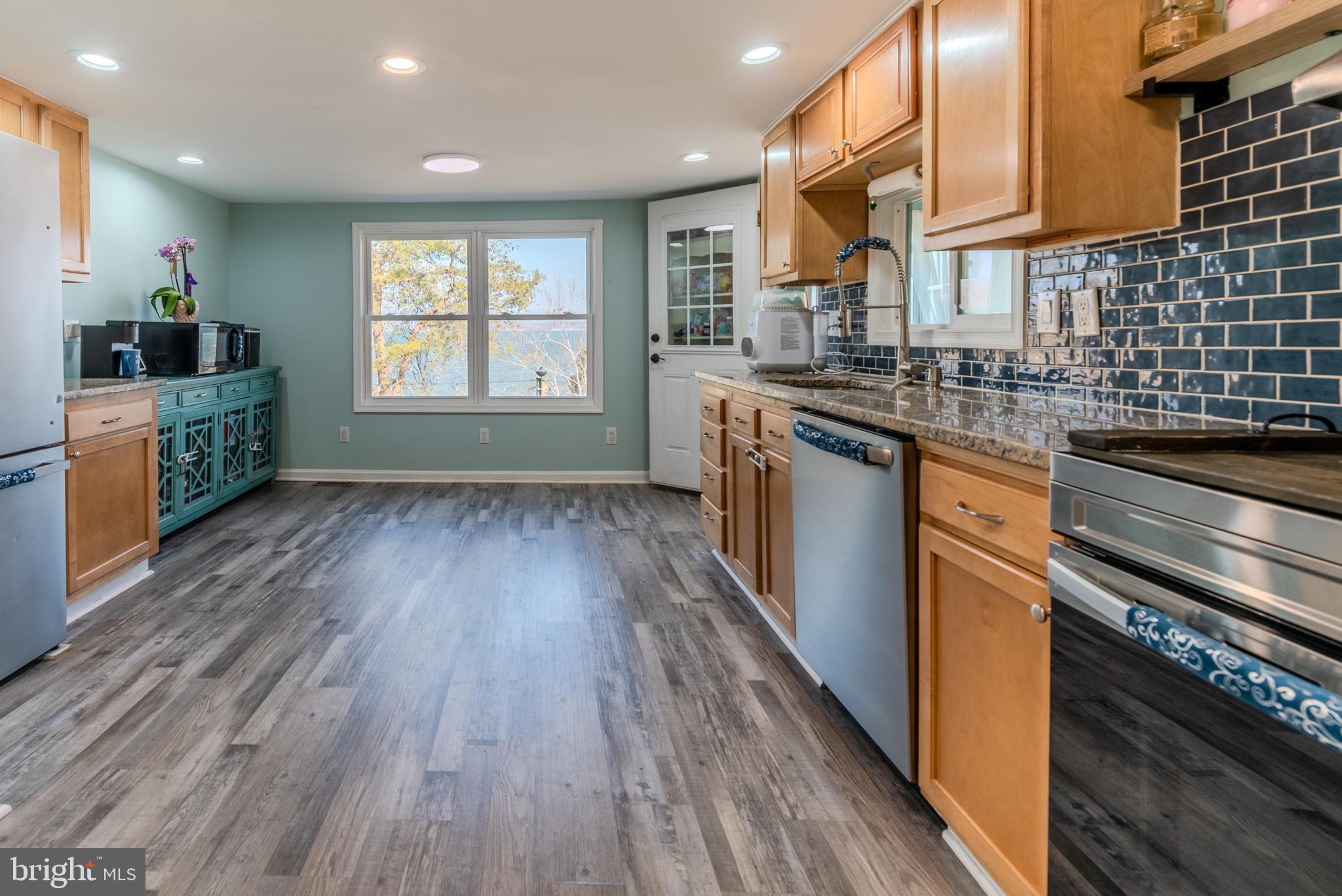 HOLLYWOOD SHORES - Residential