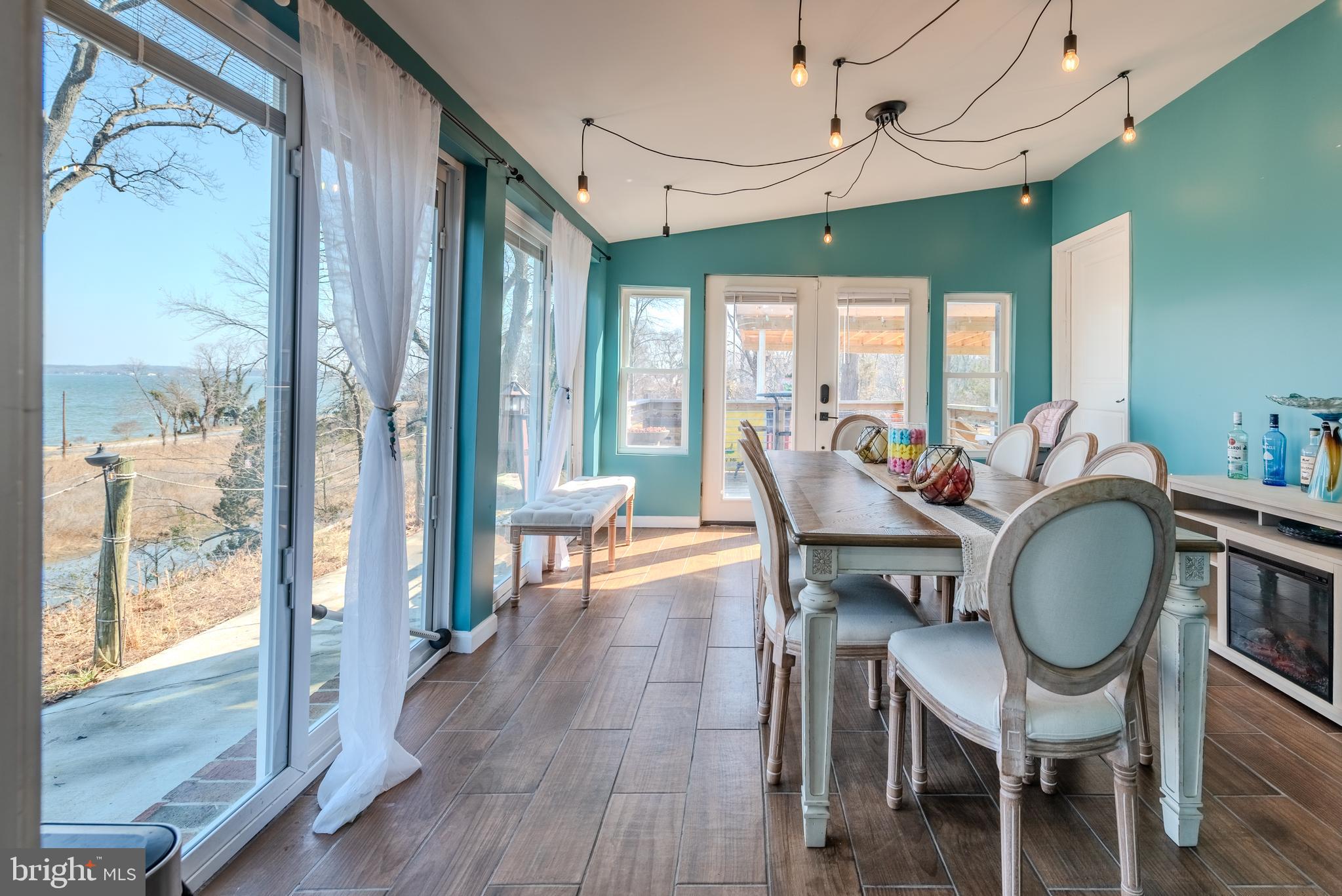 HOLLYWOOD SHORES - Residential