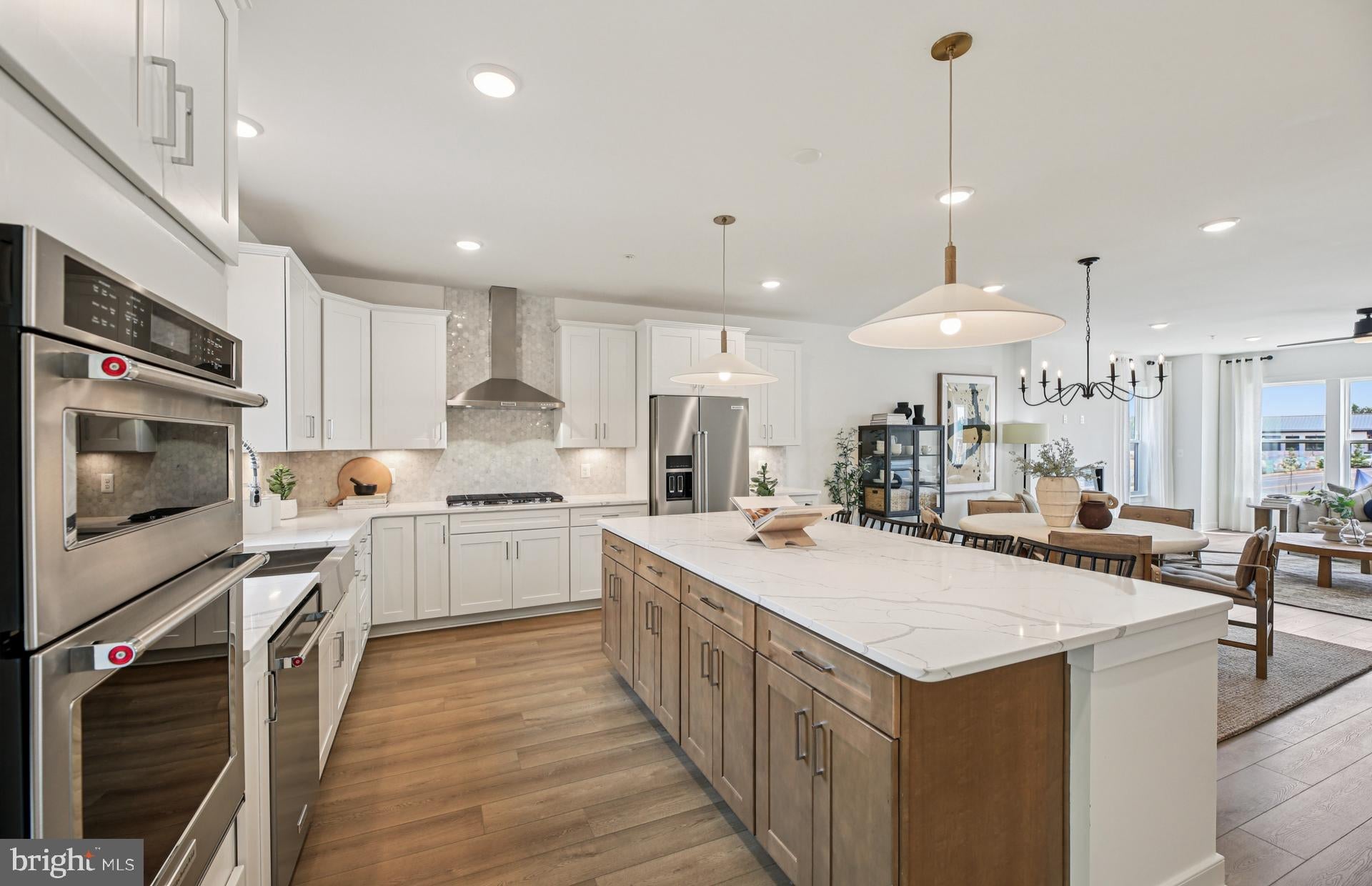 1156 CRESTED WOOD DRIVE