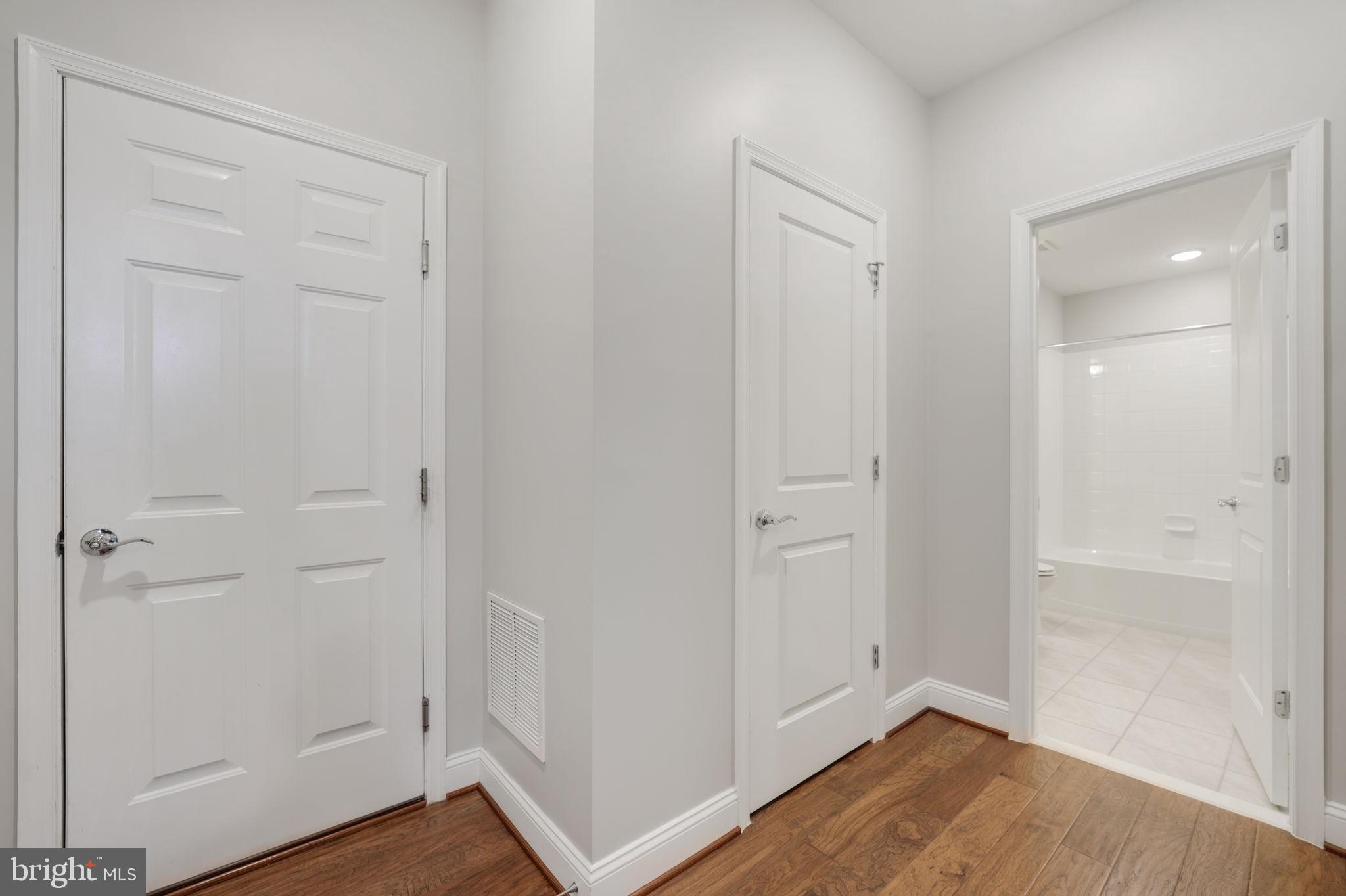 POTOMAC SHORES - Residential Lease