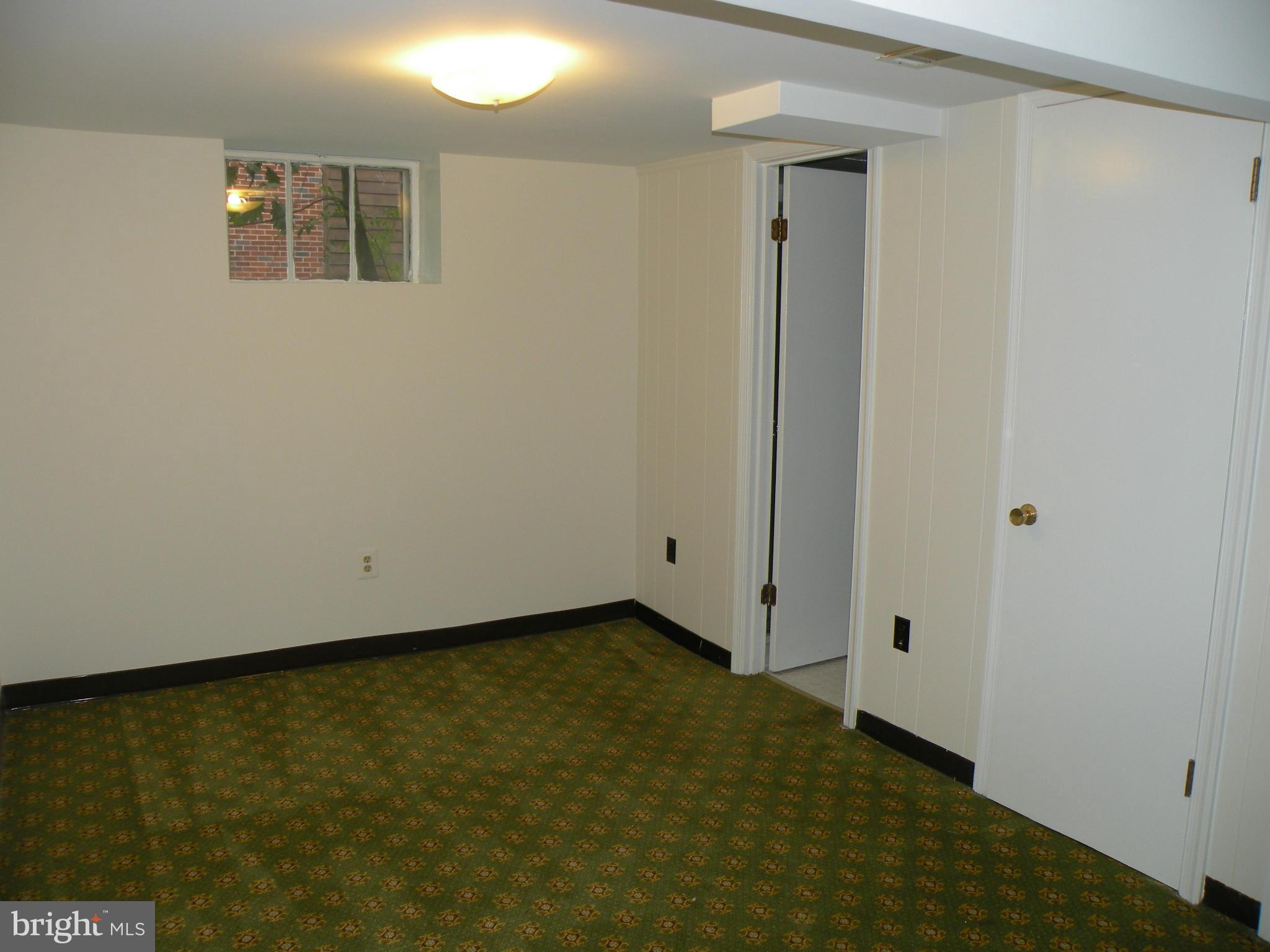 BEVERLY HILLS - Residential Lease