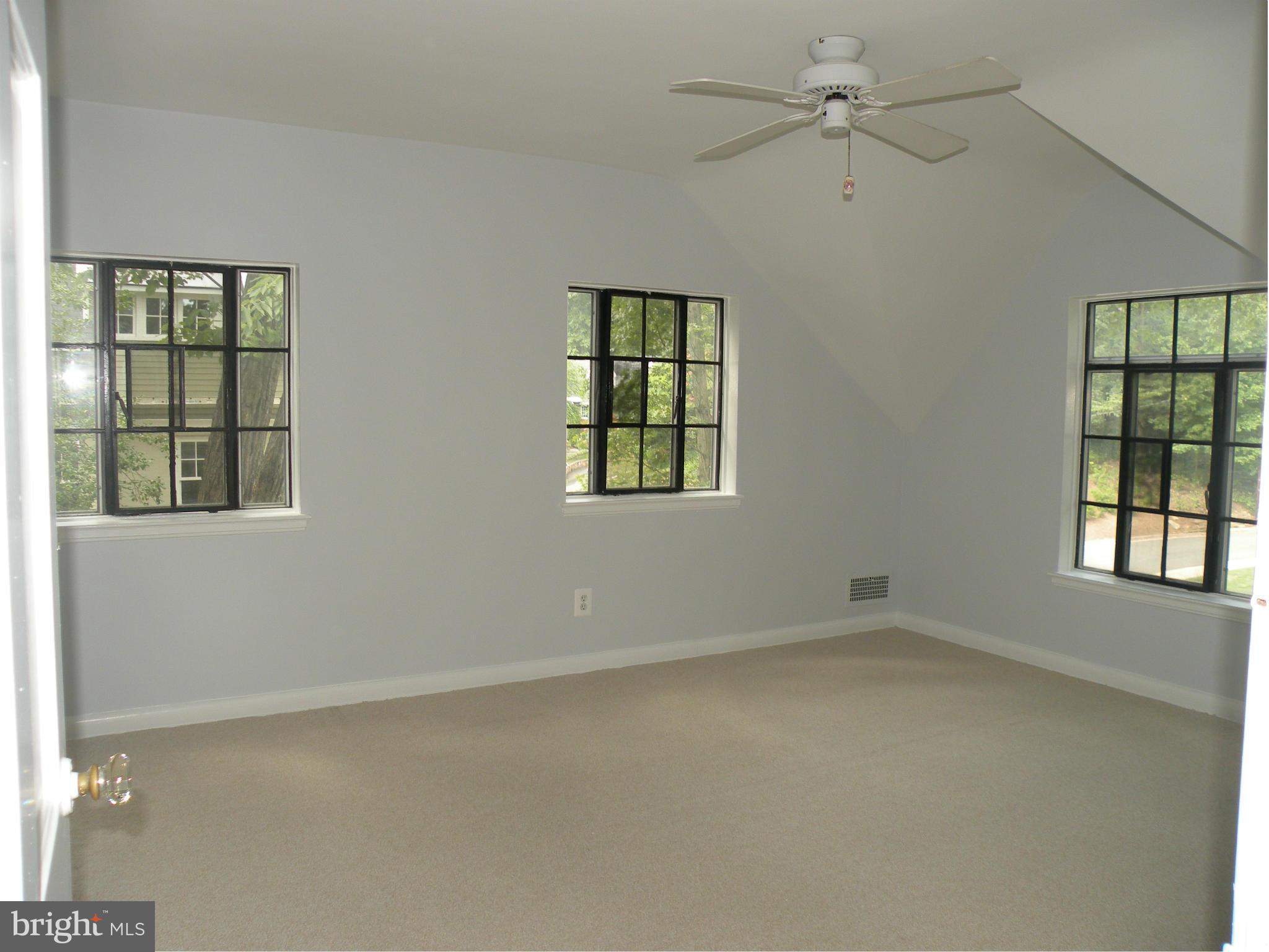 BEVERLY HILLS - Residential Lease