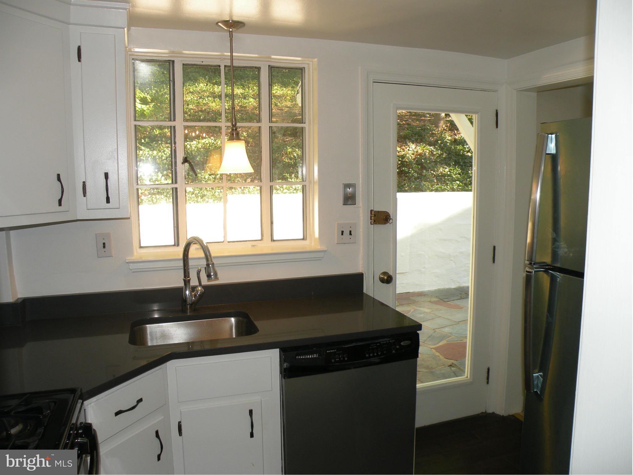 BEVERLY HILLS - Residential Lease