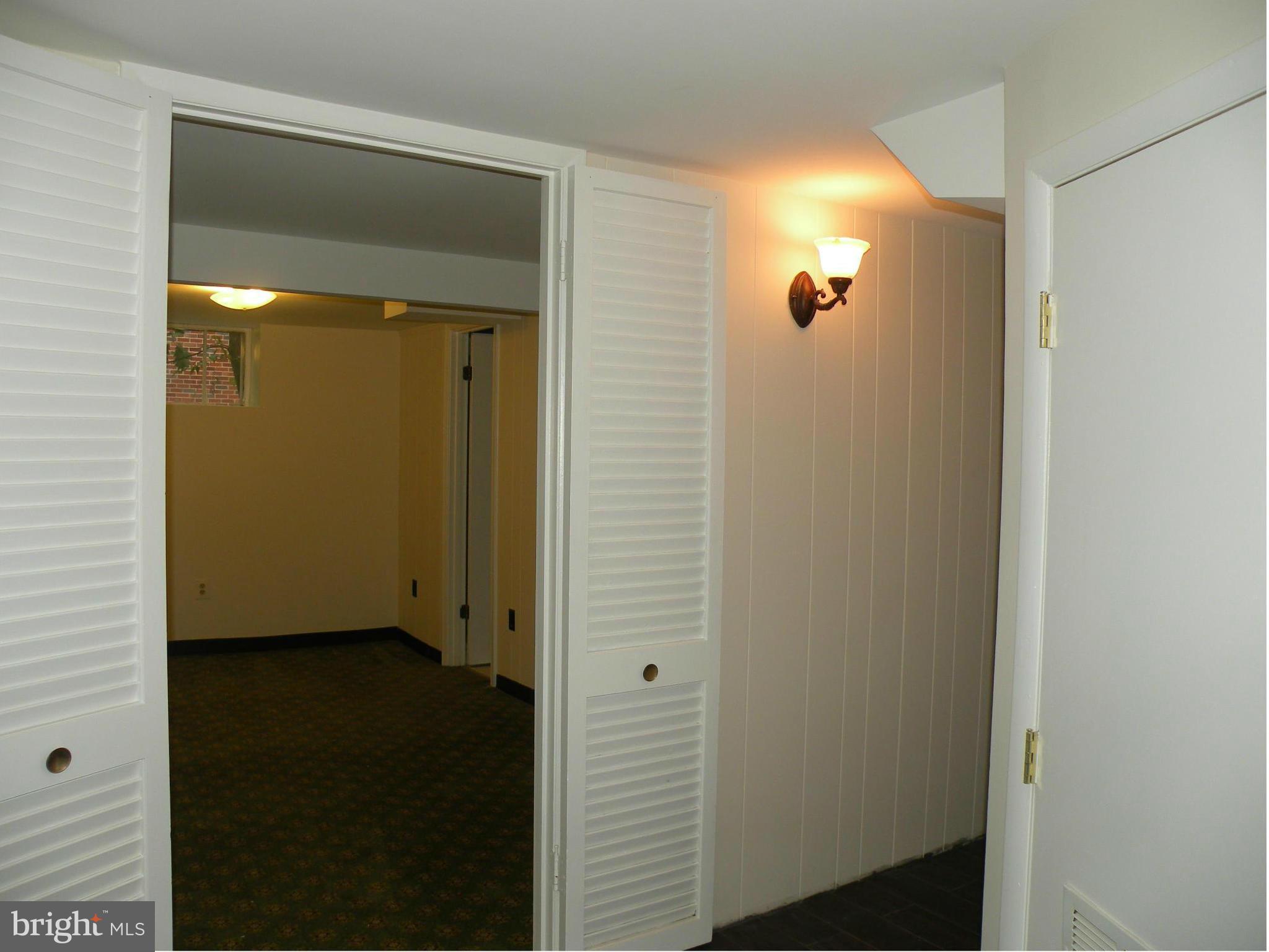 BEVERLY HILLS - Residential Lease