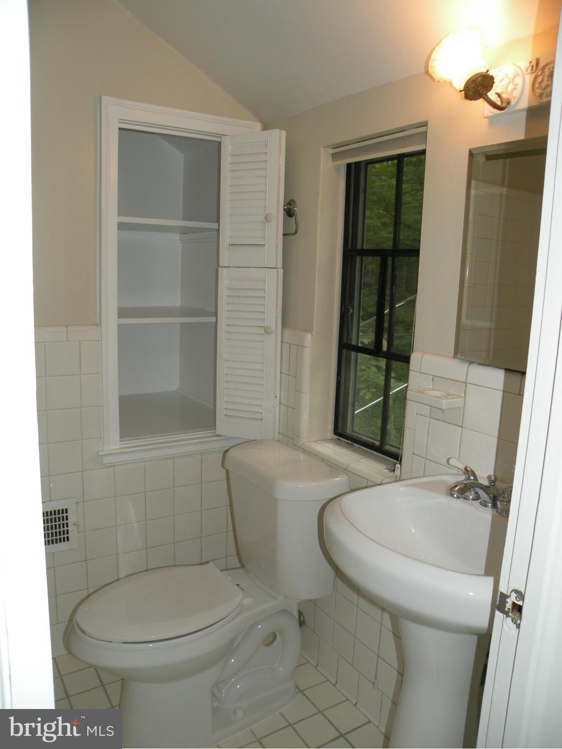 BEVERLY HILLS - Residential Lease