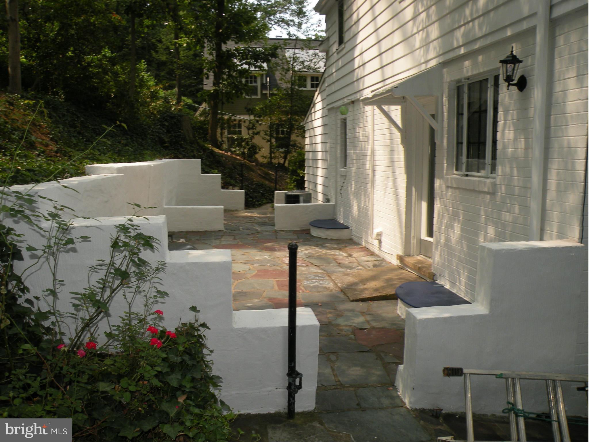 BEVERLY HILLS - Residential Lease