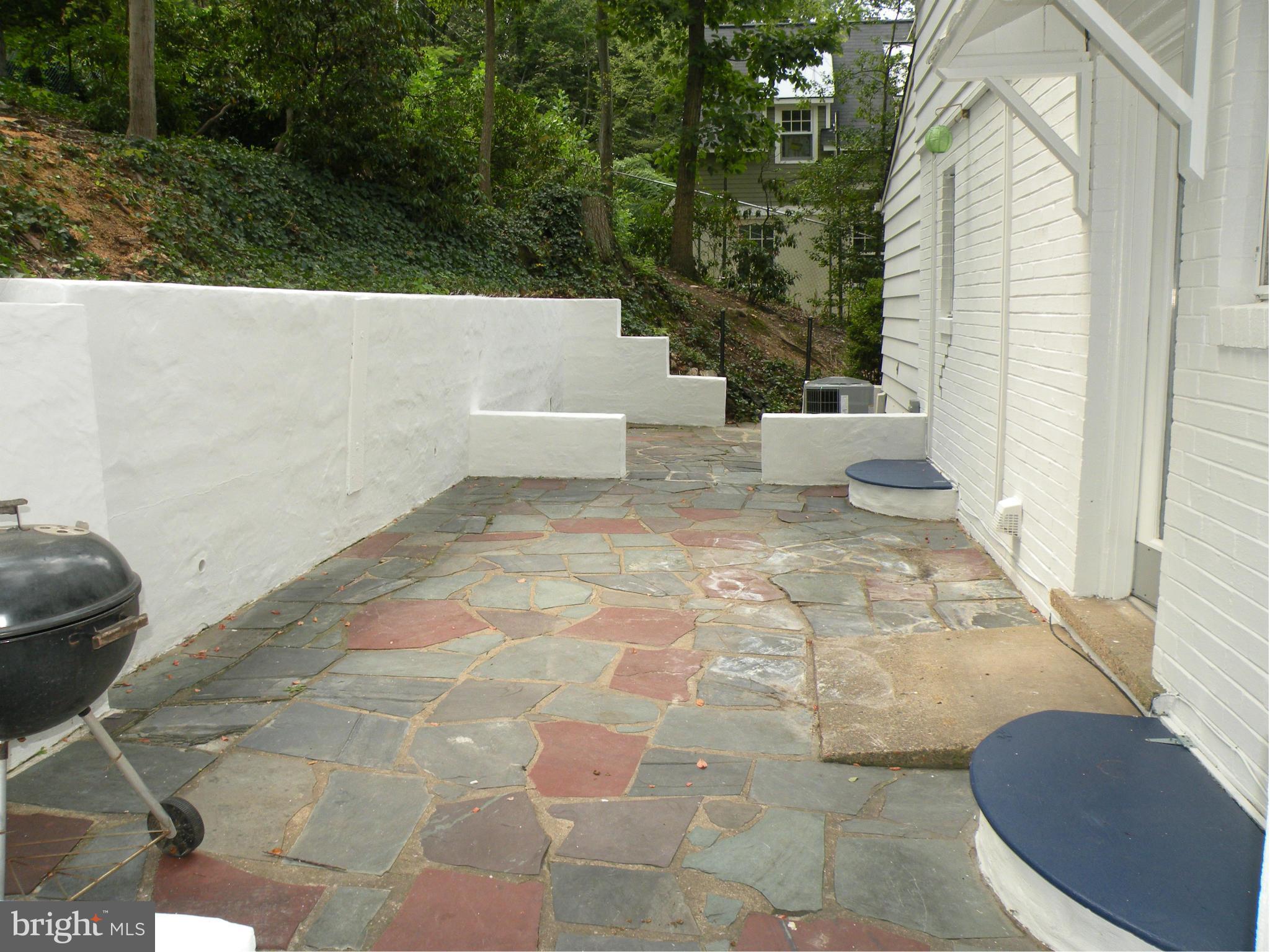 BEVERLY HILLS - Residential Lease