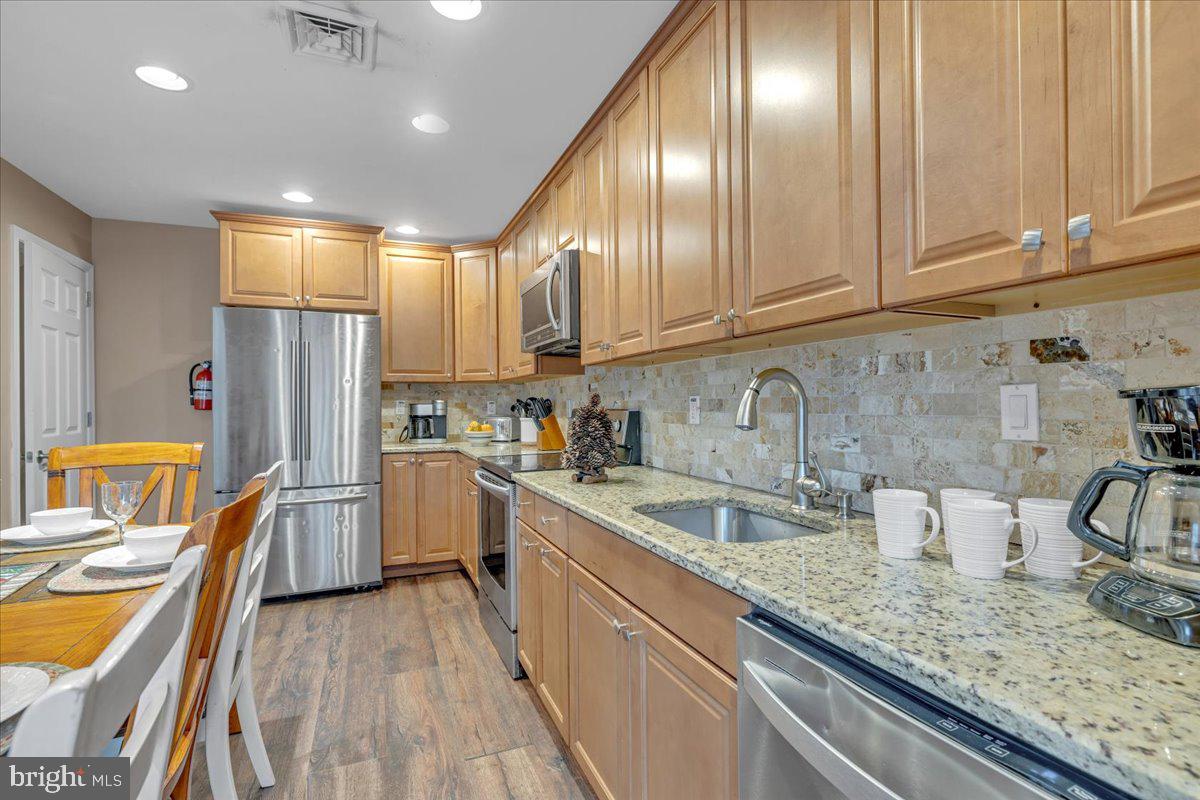 LAURELWOODS - Residential