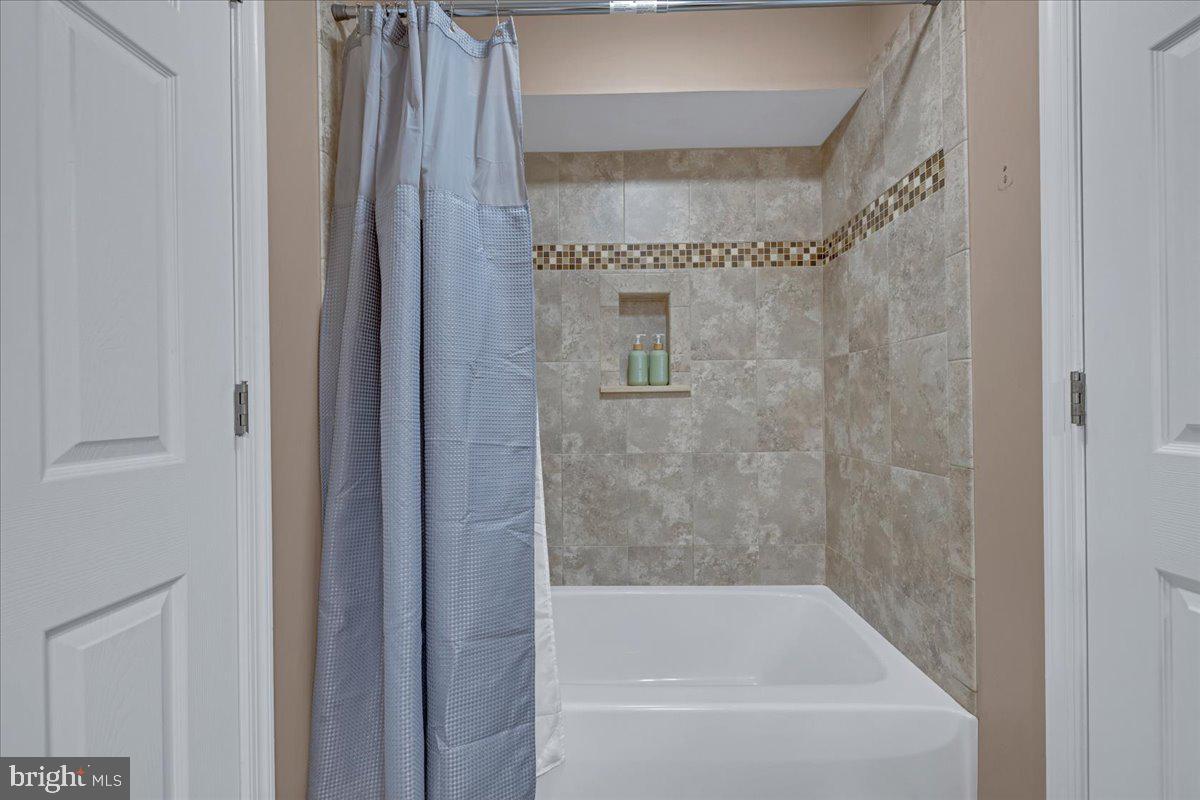 LAURELWOODS - Residential