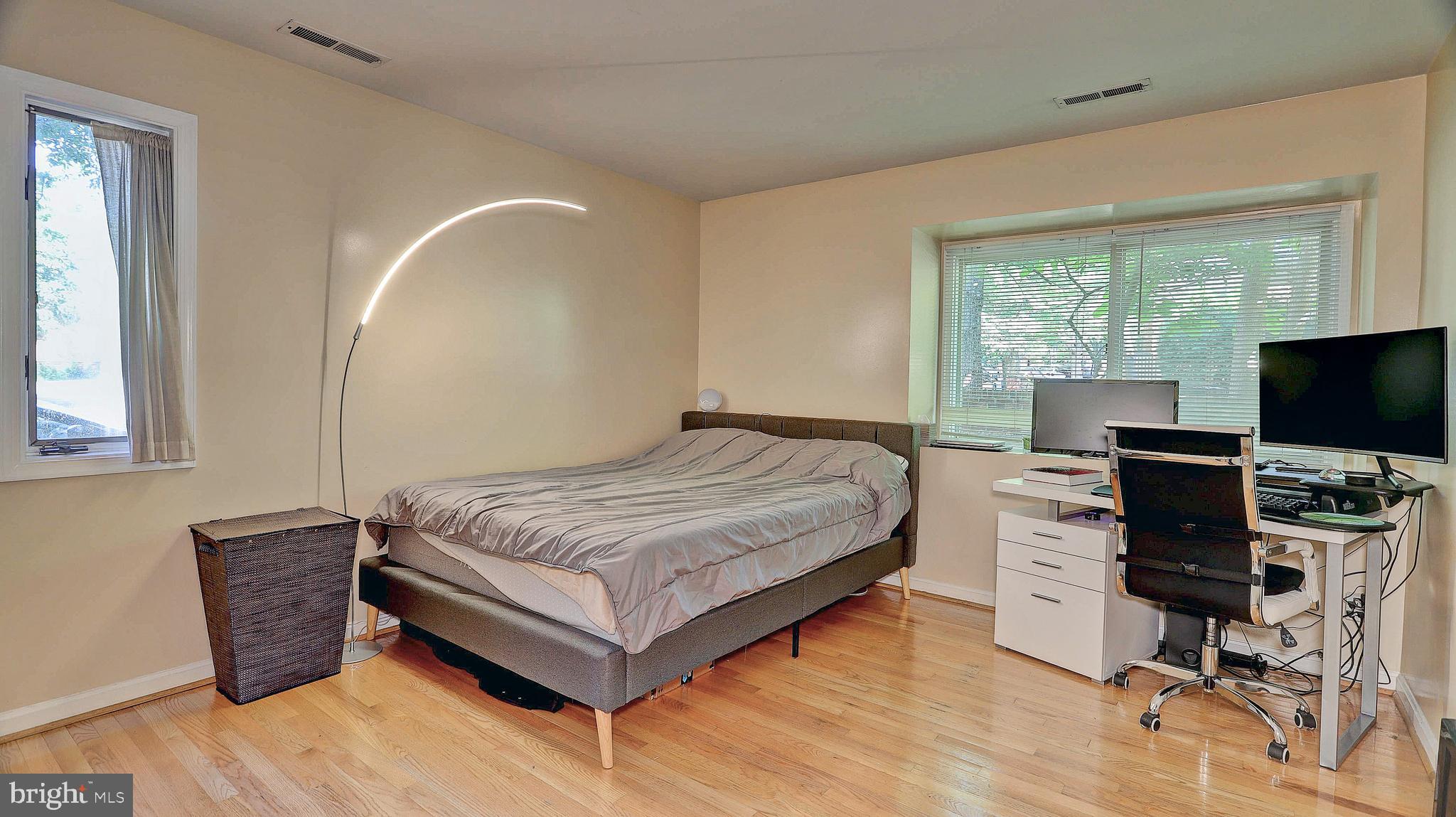 OLD BALLSTON TOWN - Residential Lease