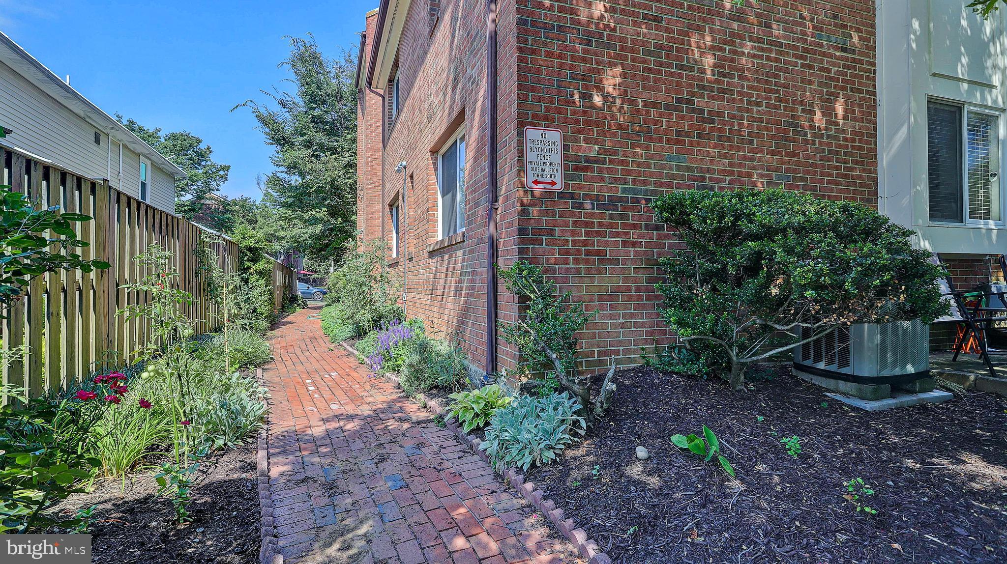 OLD BALLSTON TOWN - Residential Lease