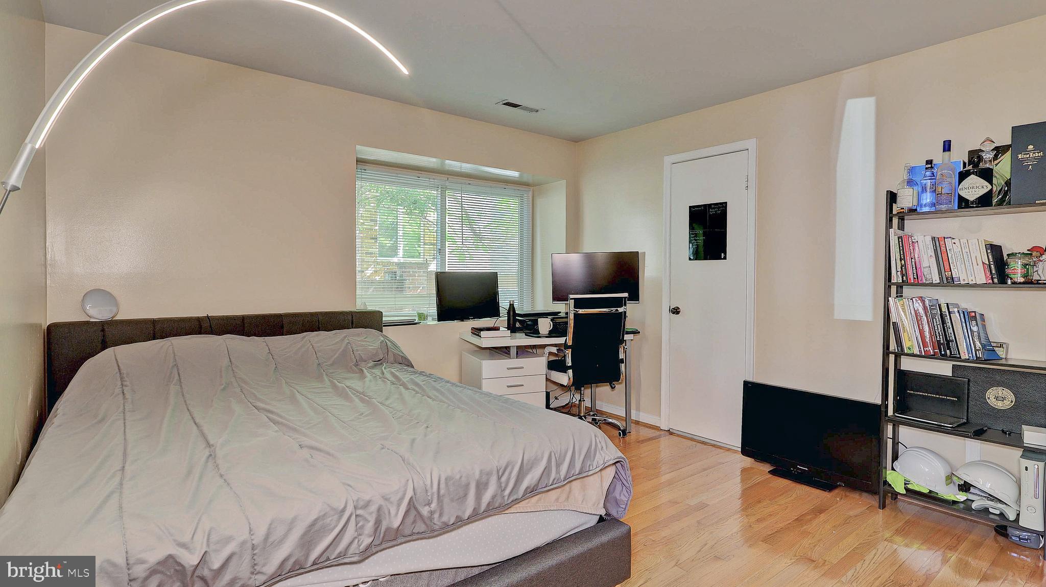 OLD BALLSTON TOWN - Residential Lease