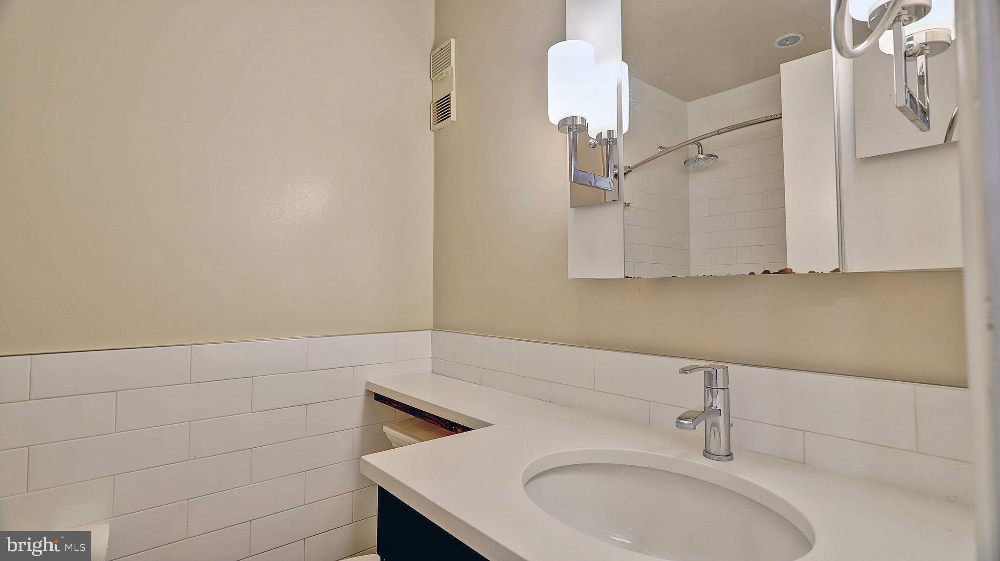 OLD BALLSTON TOWN - Residential Lease