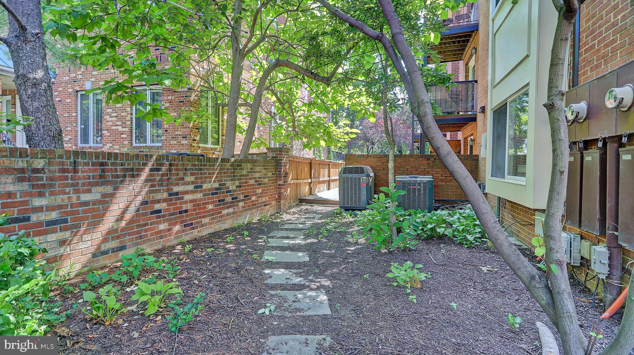 OLD BALLSTON TOWN - Residential Lease