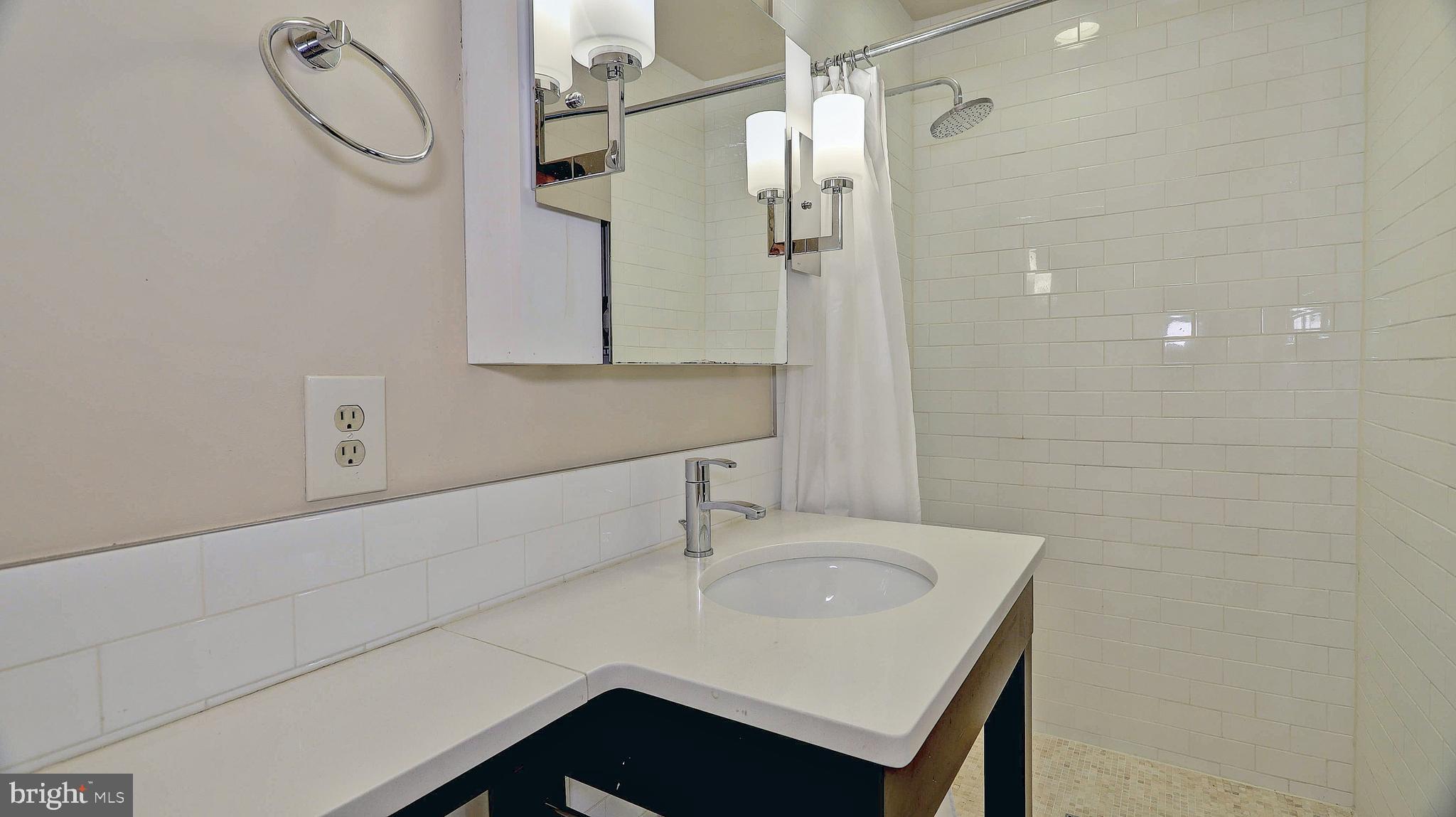 OLD BALLSTON TOWN - Residential Lease