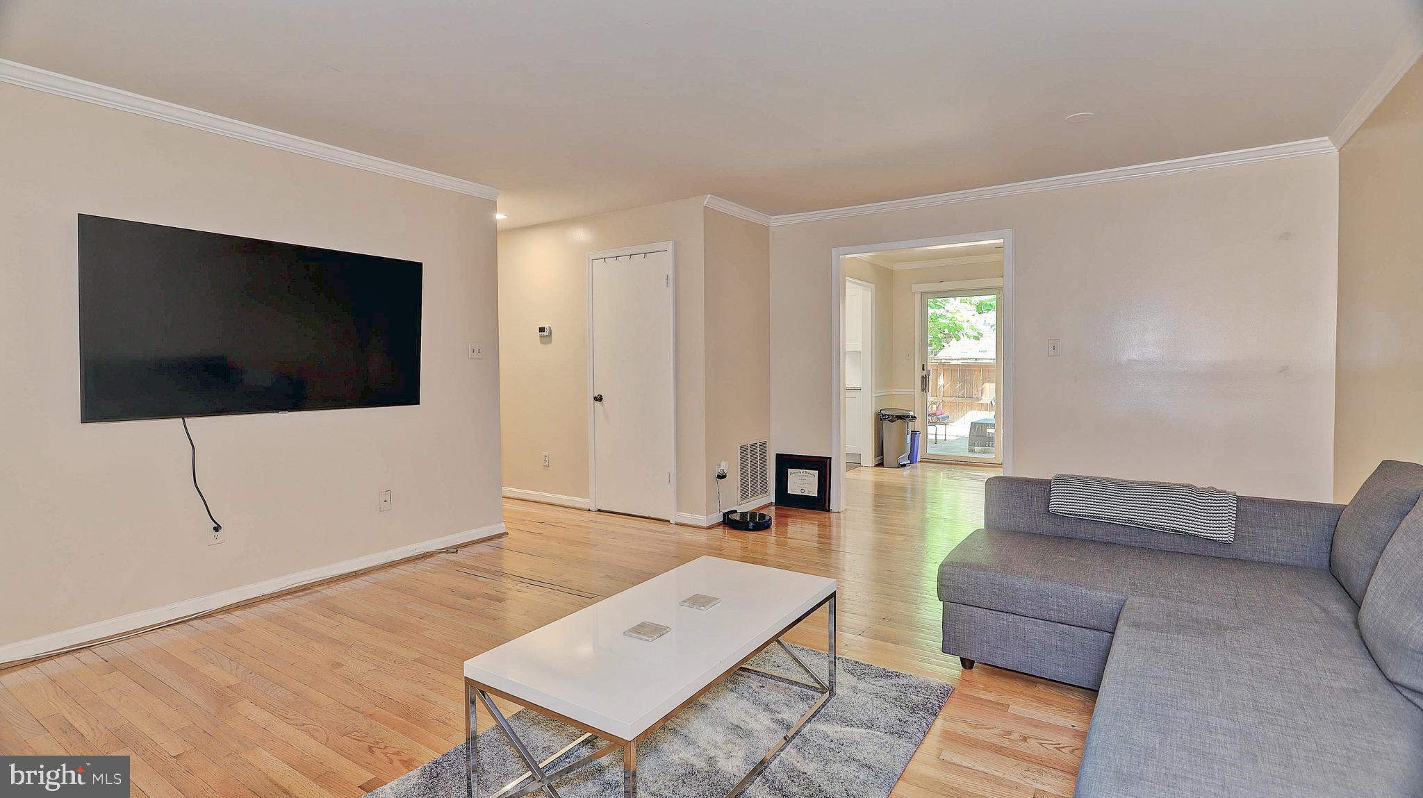 OLD BALLSTON TOWN - Residential Lease