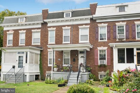 Townhouse For Sale - 831 E 33rd Street<br/> BALTIMORE, MD 21218