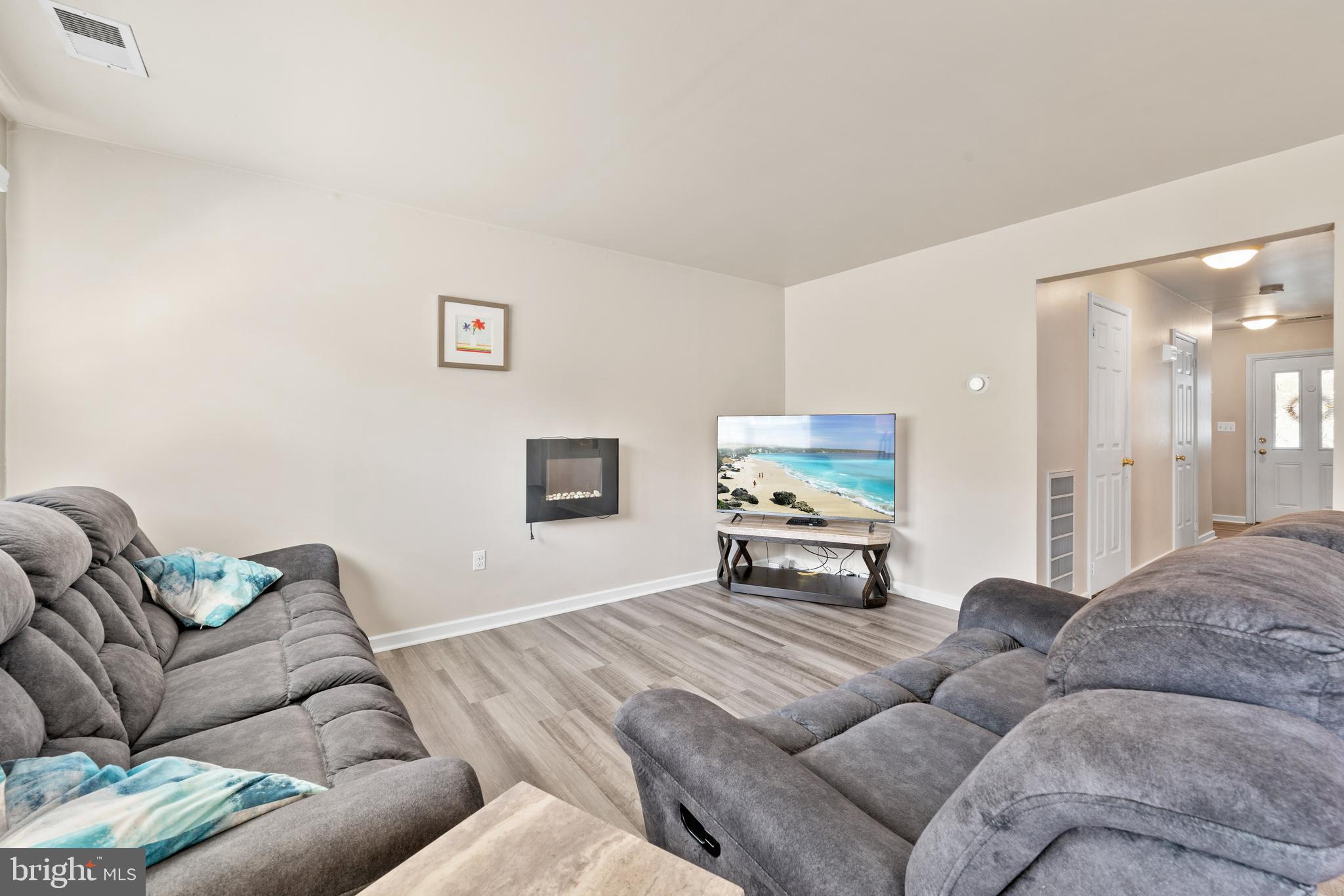 4 DEERFIELD COURT