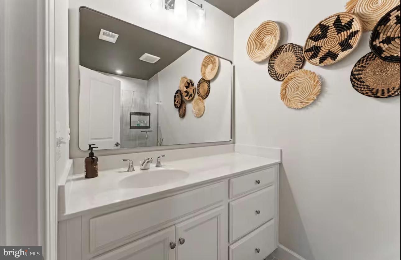 CAPITAL COURT - Residential Lease