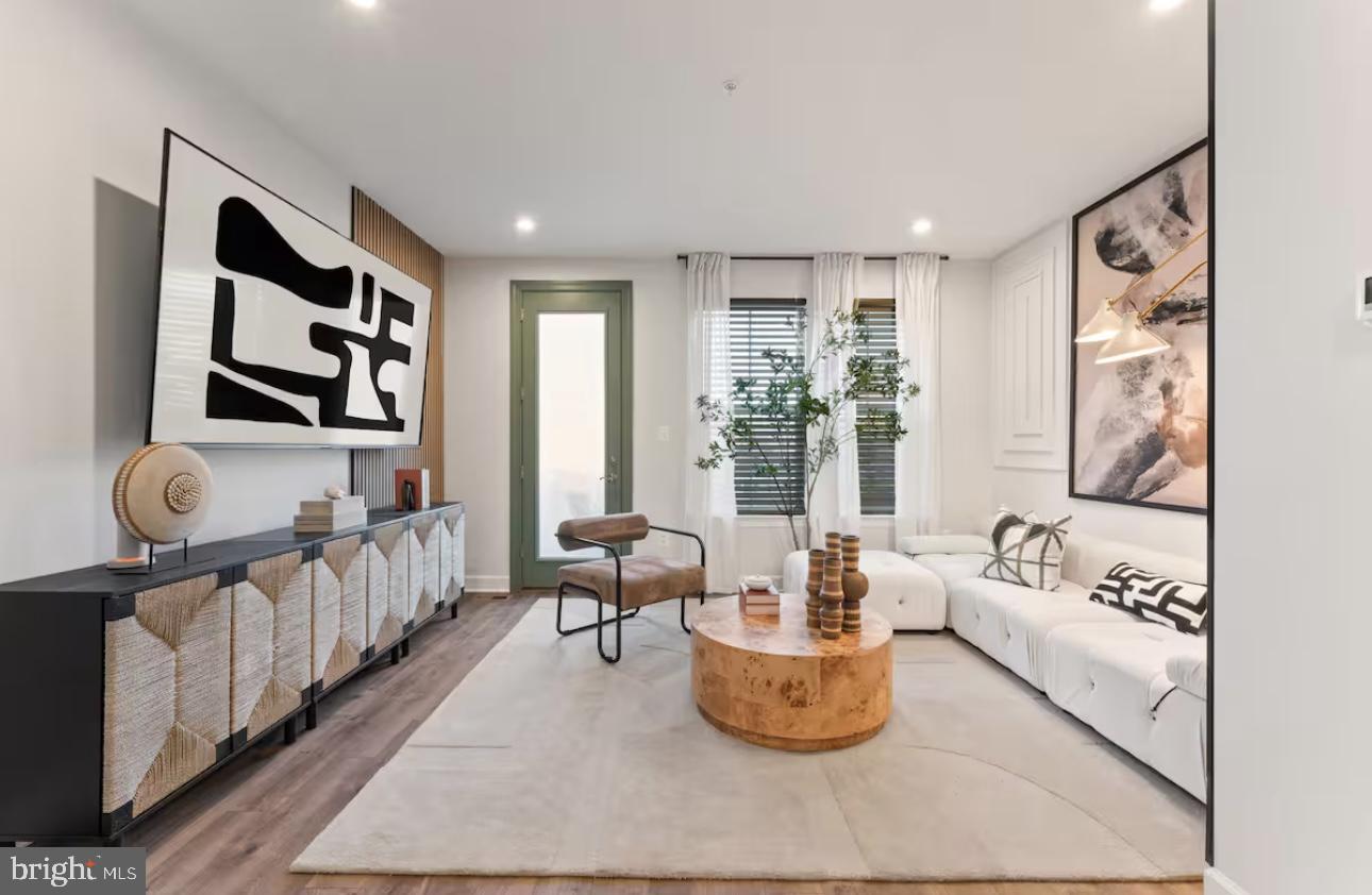 CAPITAL COURT - Residential Lease