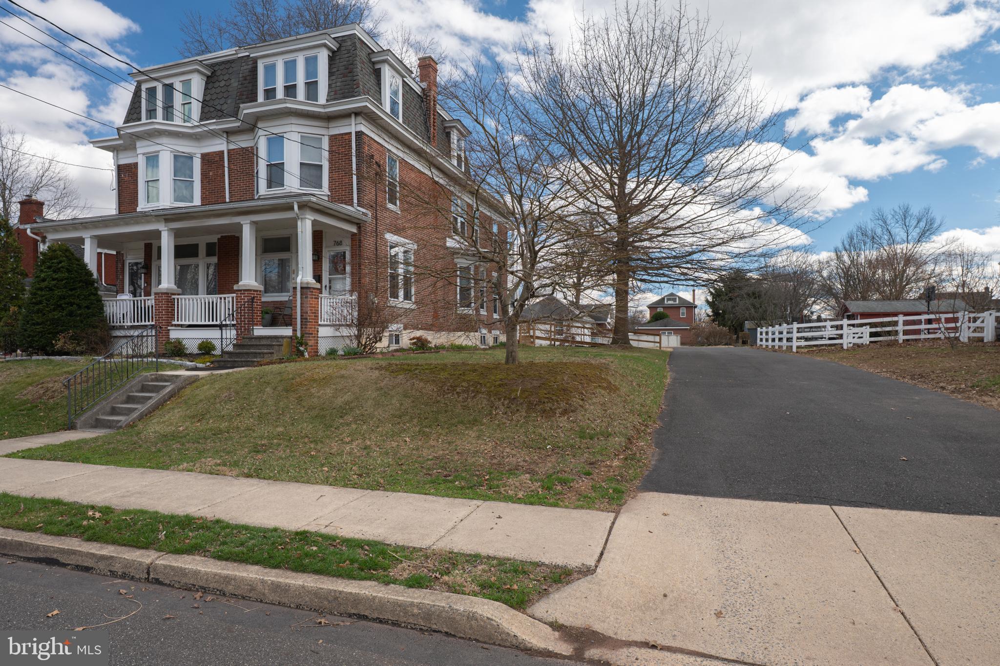 ROWLAND PARK - Residential