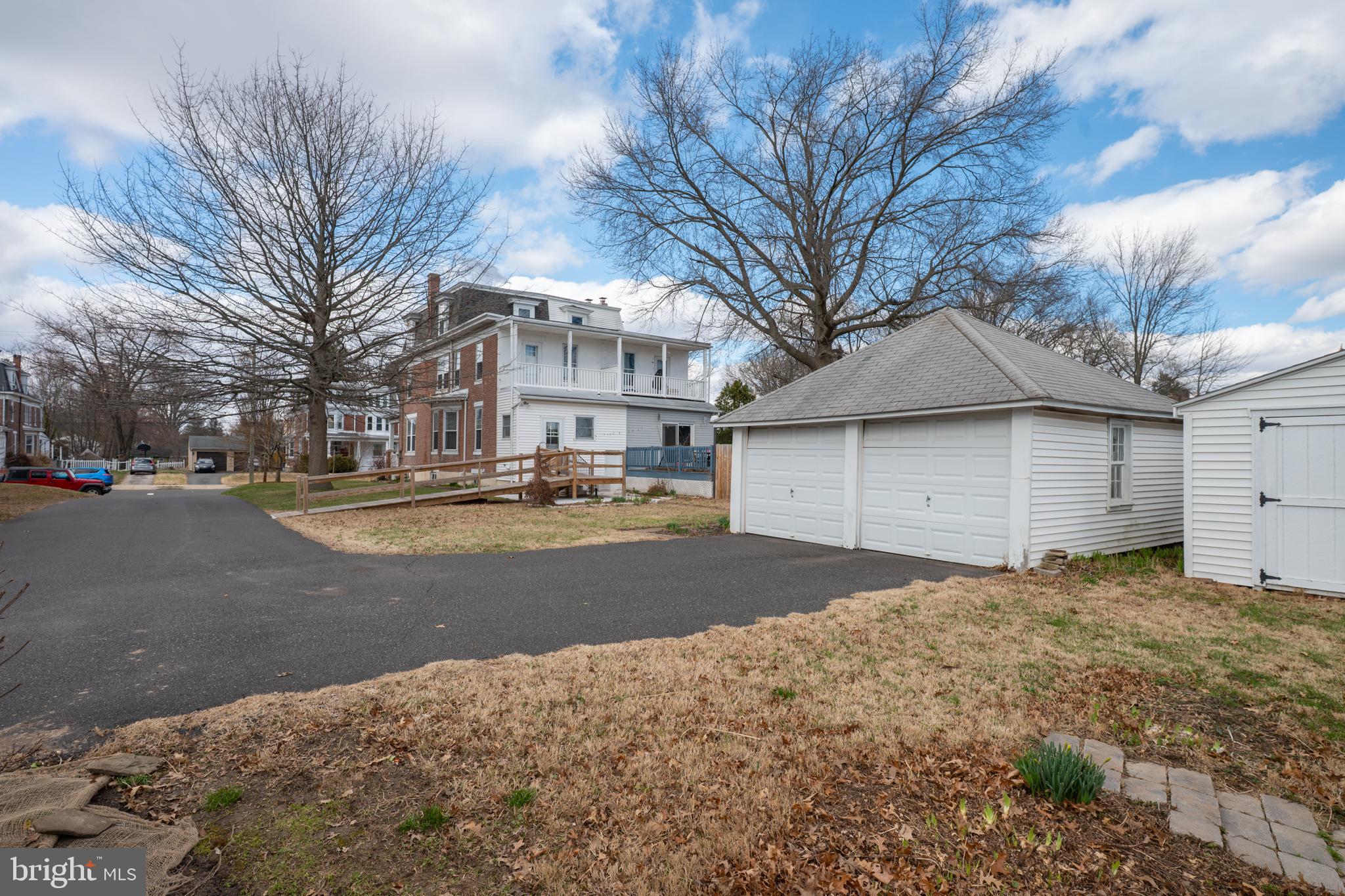 ROWLAND PARK - Residential