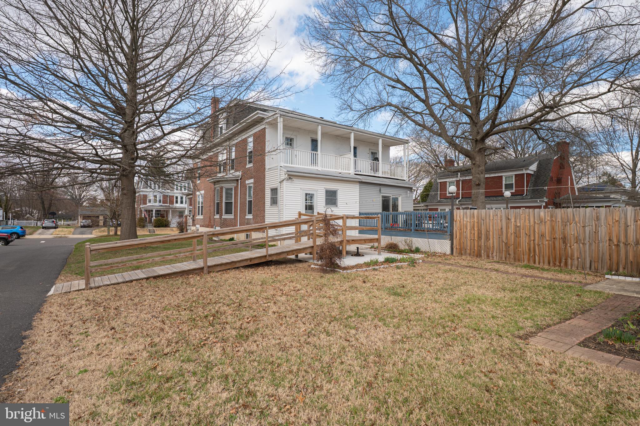 ROWLAND PARK - Residential