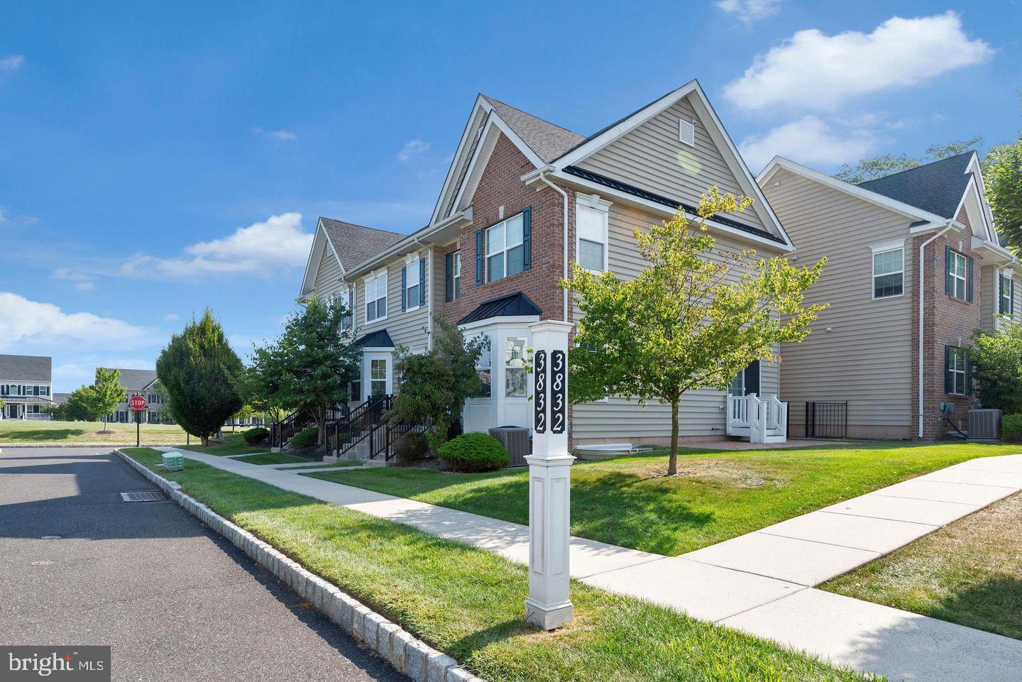 CARRIAGE HILL - Residential Lease