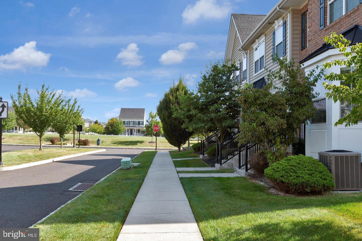 CARRIAGE HILL - Residential Lease