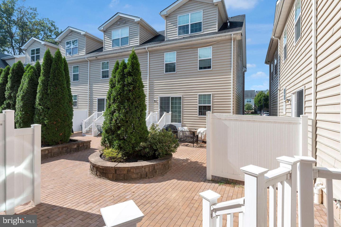 CARRIAGE HILL - Residential Lease