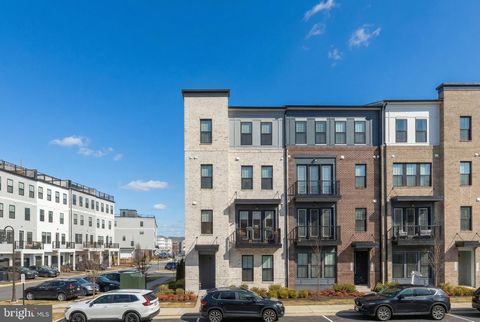 Condo For Sale - 43255 Farringdon Square<br/> ASHBURN, VA 20148