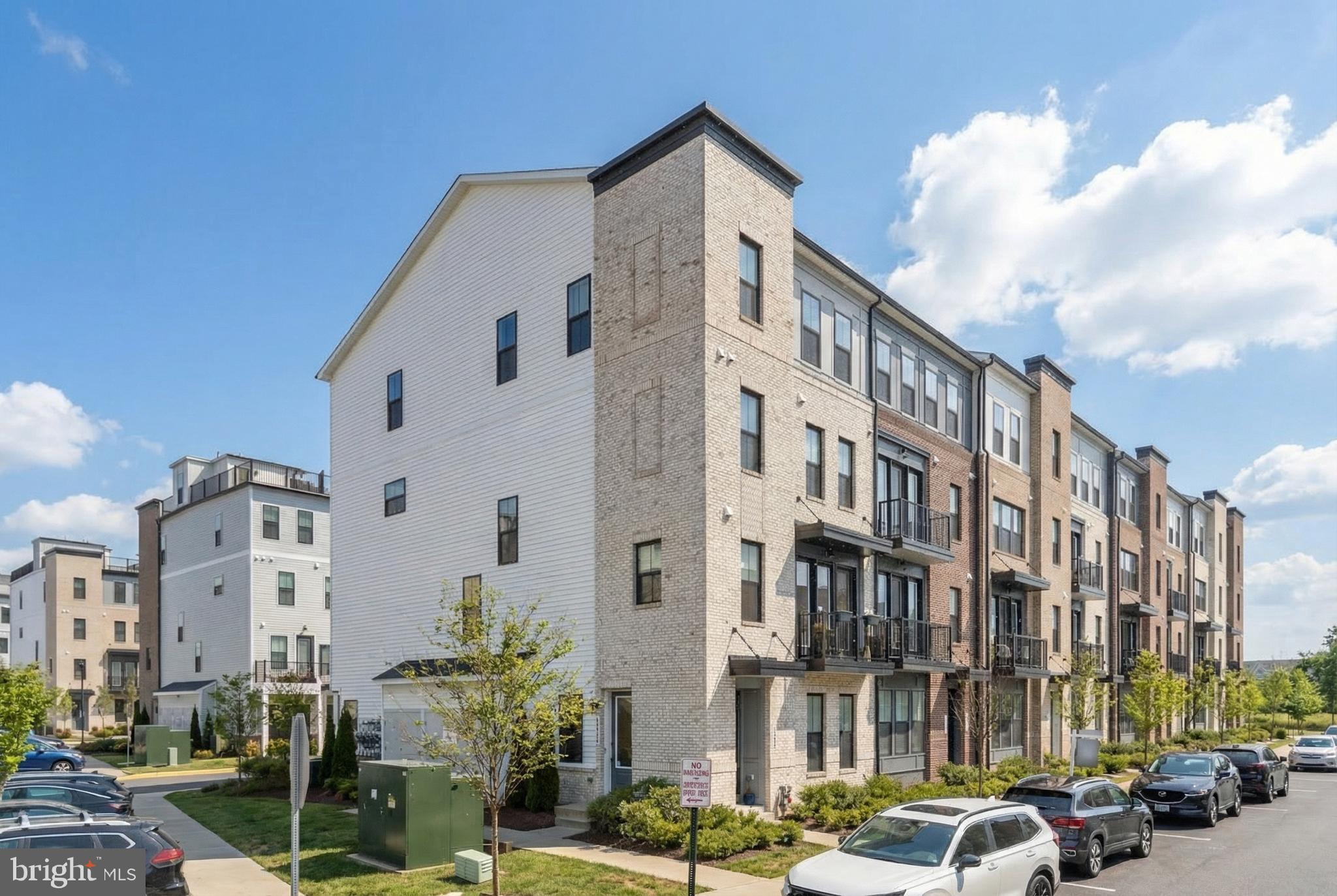 43255 FARRINGDON SQUARE