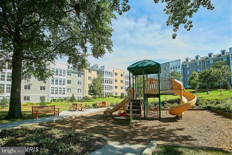 WEST VILLAGE OF SHIRLINGTON - Residential Lease