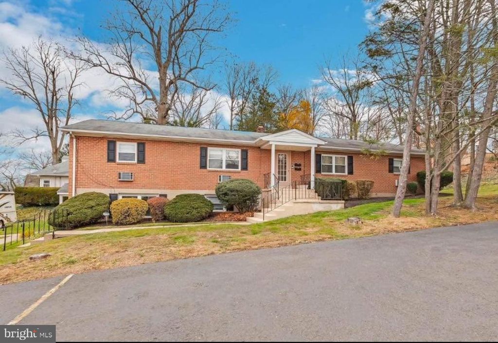 Photo of 150 Selner Place, DOYLESTOWN, PA 18901 (MLS # PABU2110306)