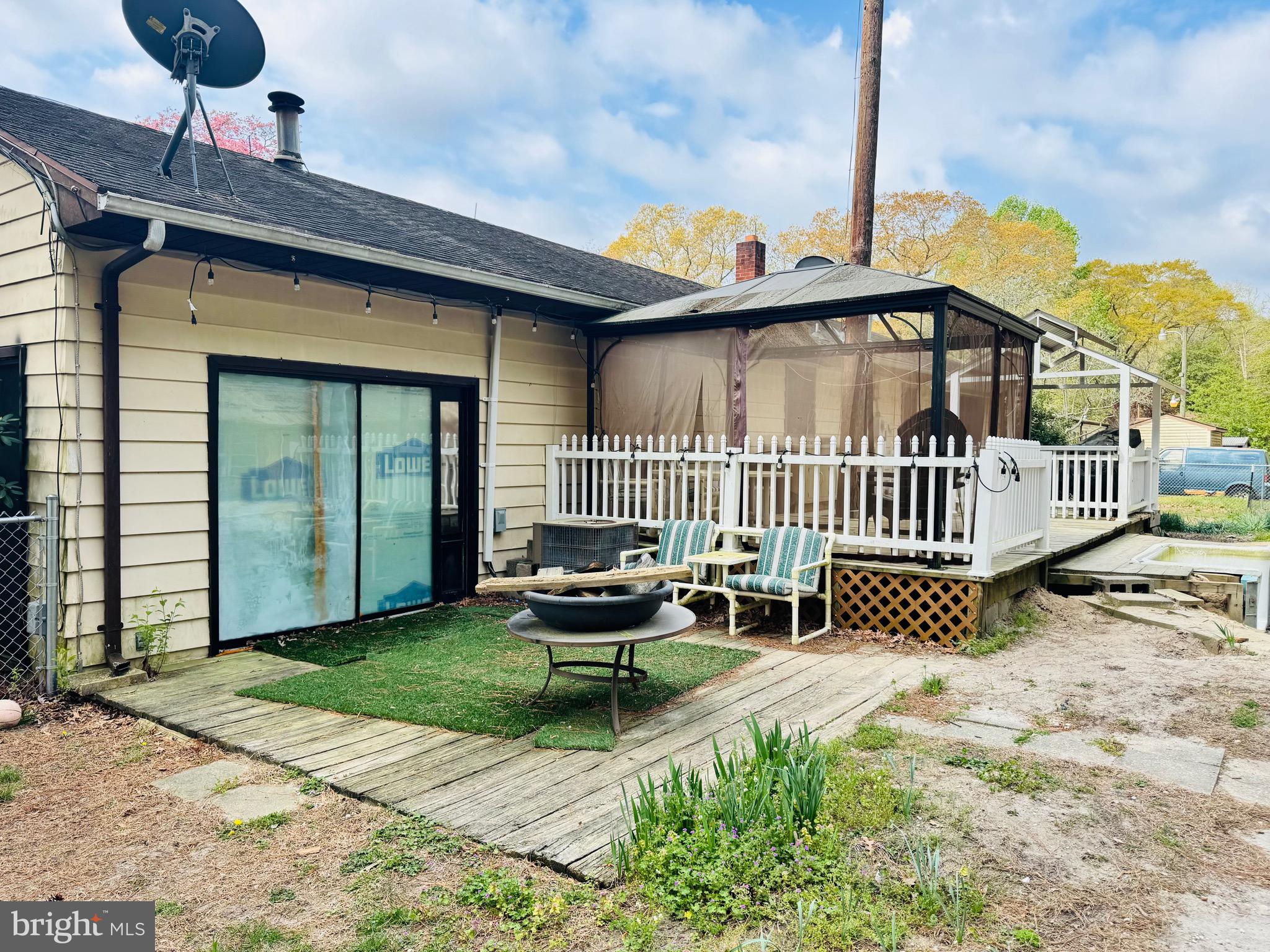 15337 N RUSSELL ROAD