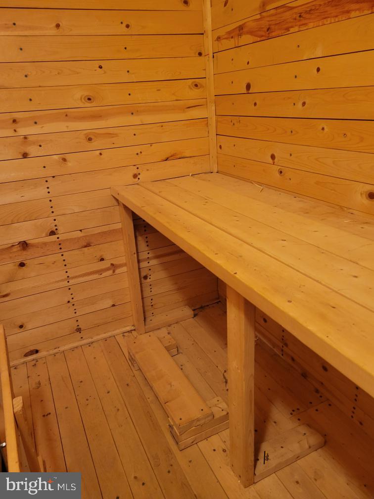 SUBURBIA - Residential