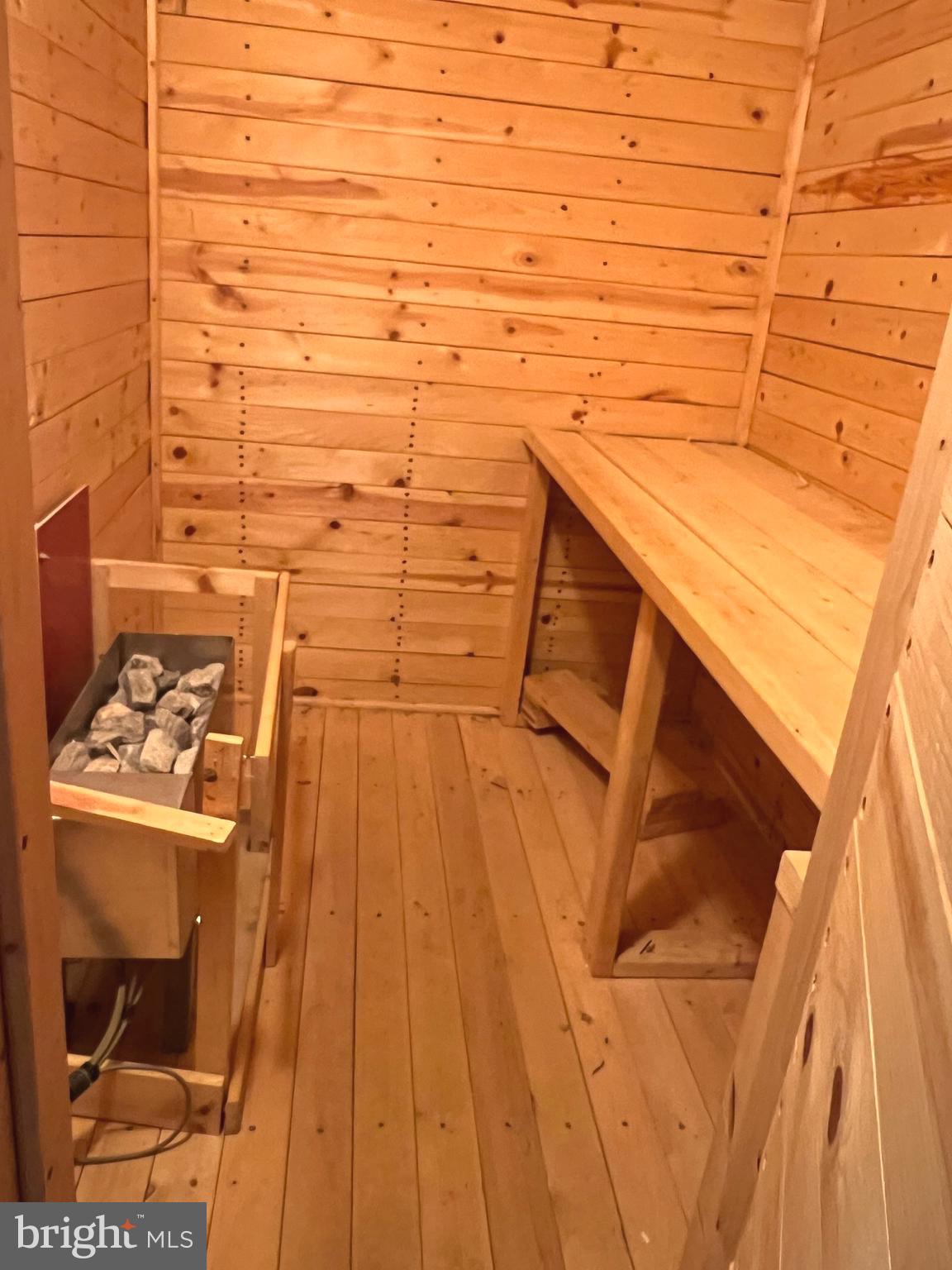 SUBURBIA - Residential