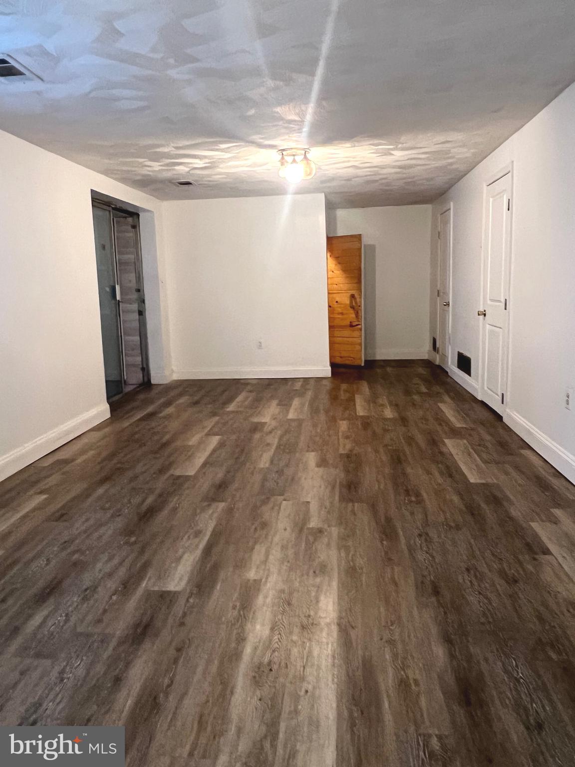 SUBURBIA - Residential