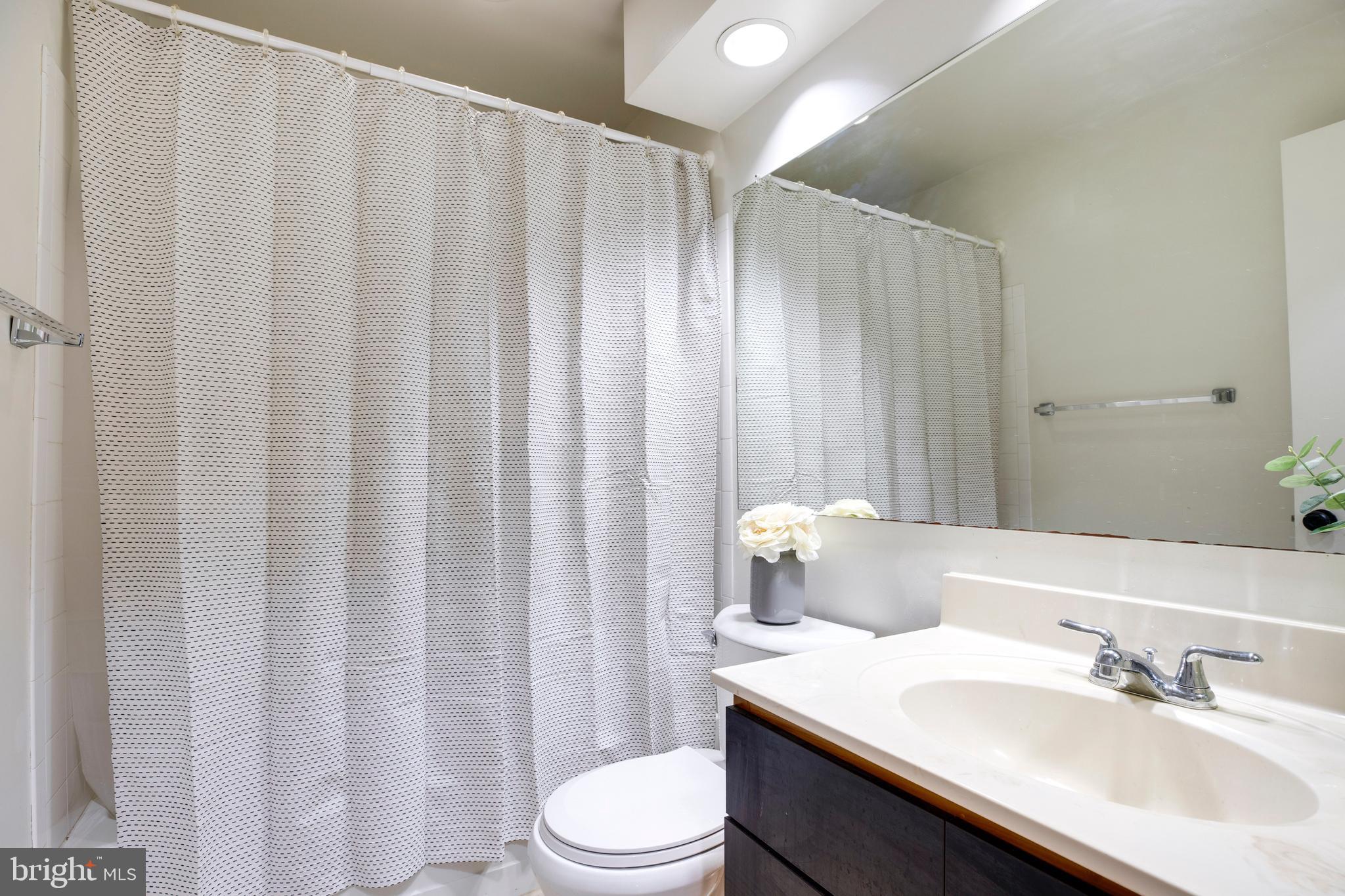 LAFAYETTE FOREST - Residential Lease