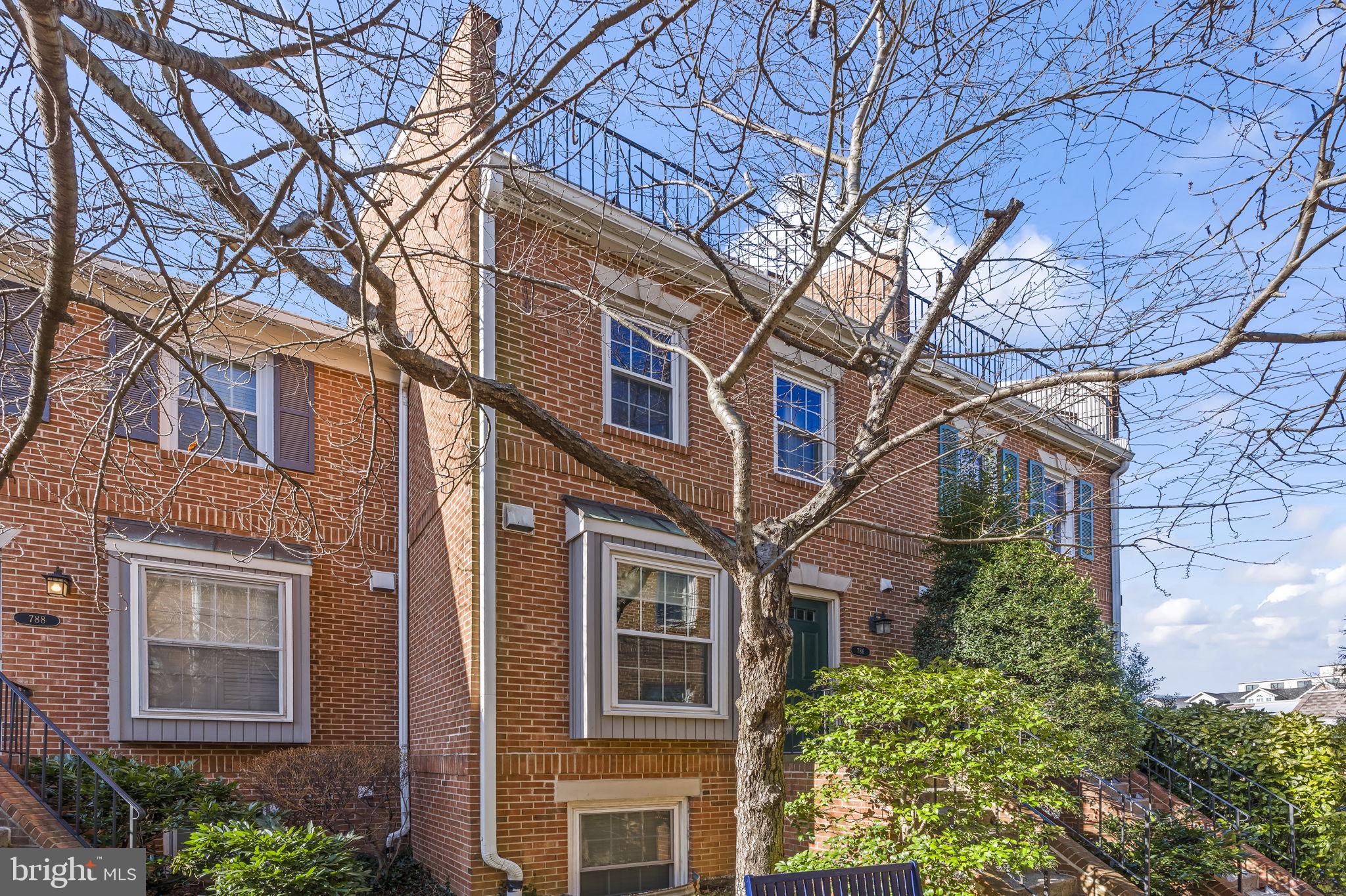 786 N VERMONT STREET